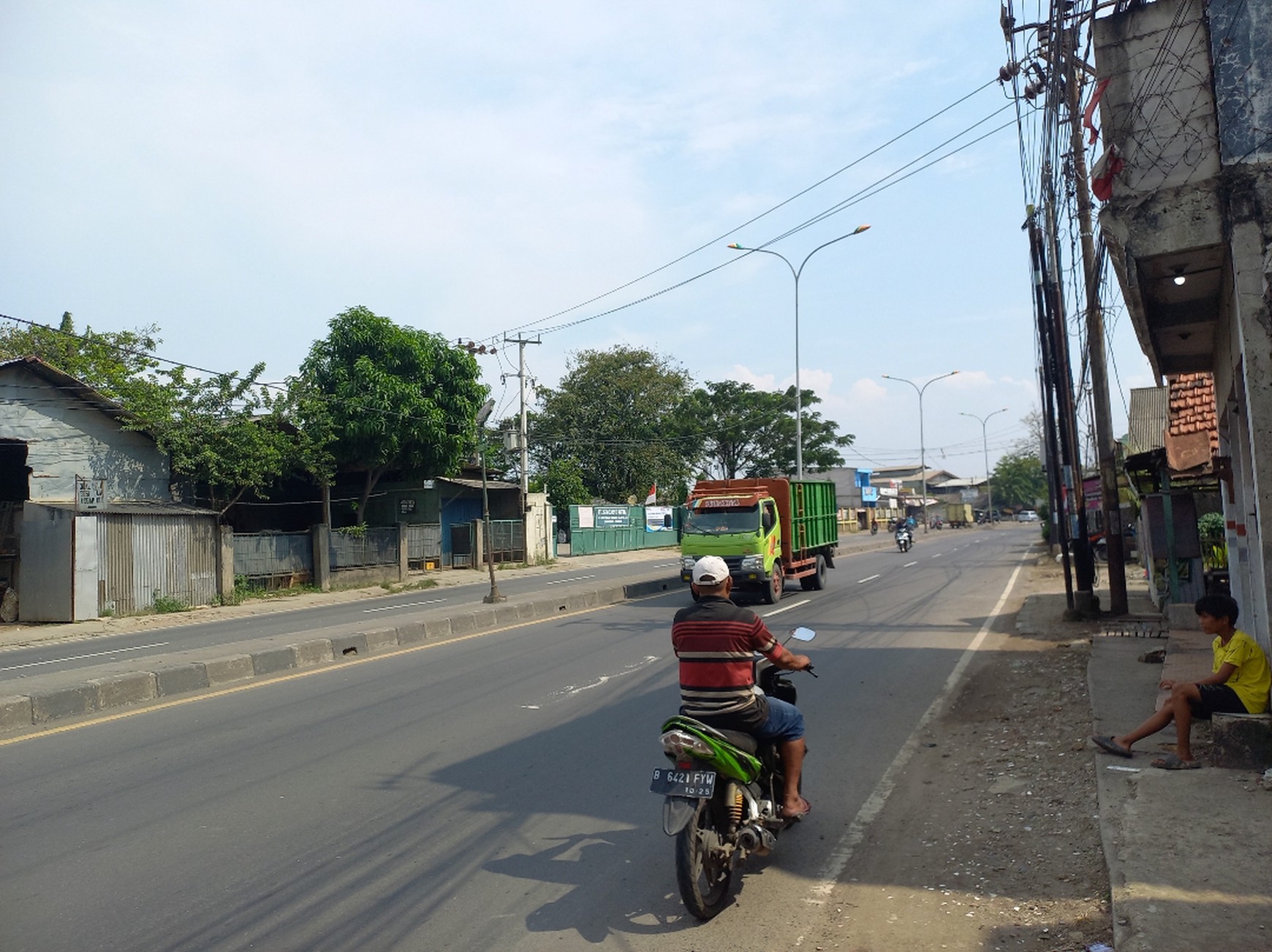 Ruko Pinggir Jalan Raya Lemah Abang - Lokasi Usaha Strategis Harga Terjangkau