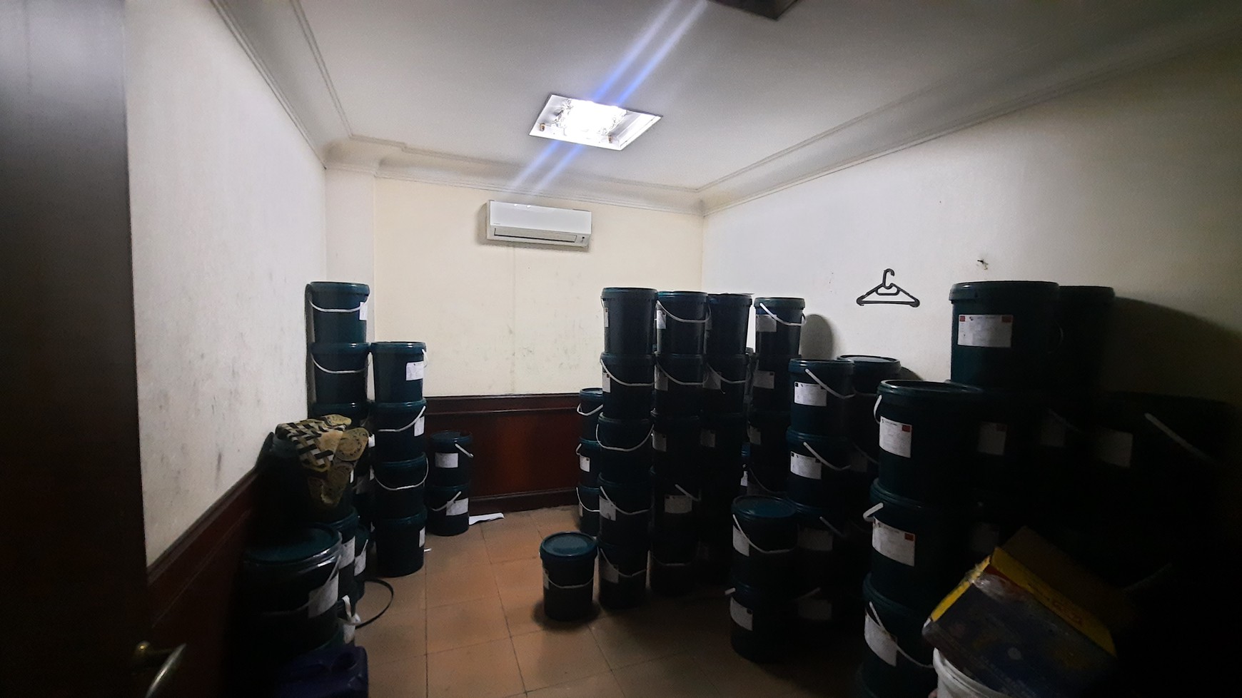 PABRIK SIAP PAKAI DI KAWASAN INDUSTRI JABABEKA TAHAP SATU DEKAT DENGAN PINTU TOL CIKARANG UTARA
