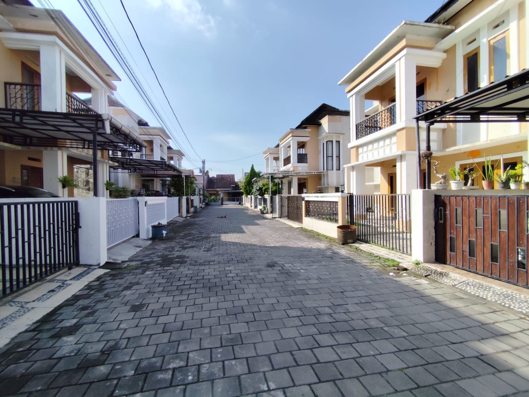 Rumah Dalam Perum Metro Harmoni, Wedomartani Ngemplak Sleman