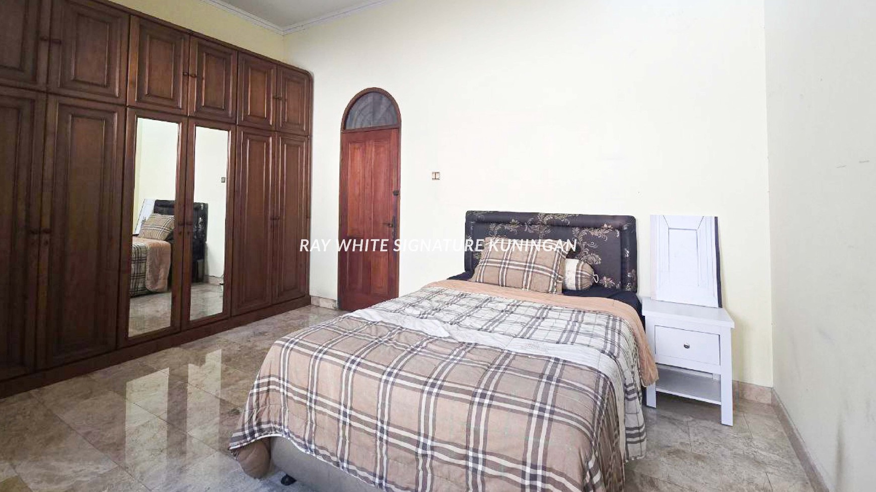 Rumah Hook Lokasi Prime di Jl Karang Asem 1 Kuningan