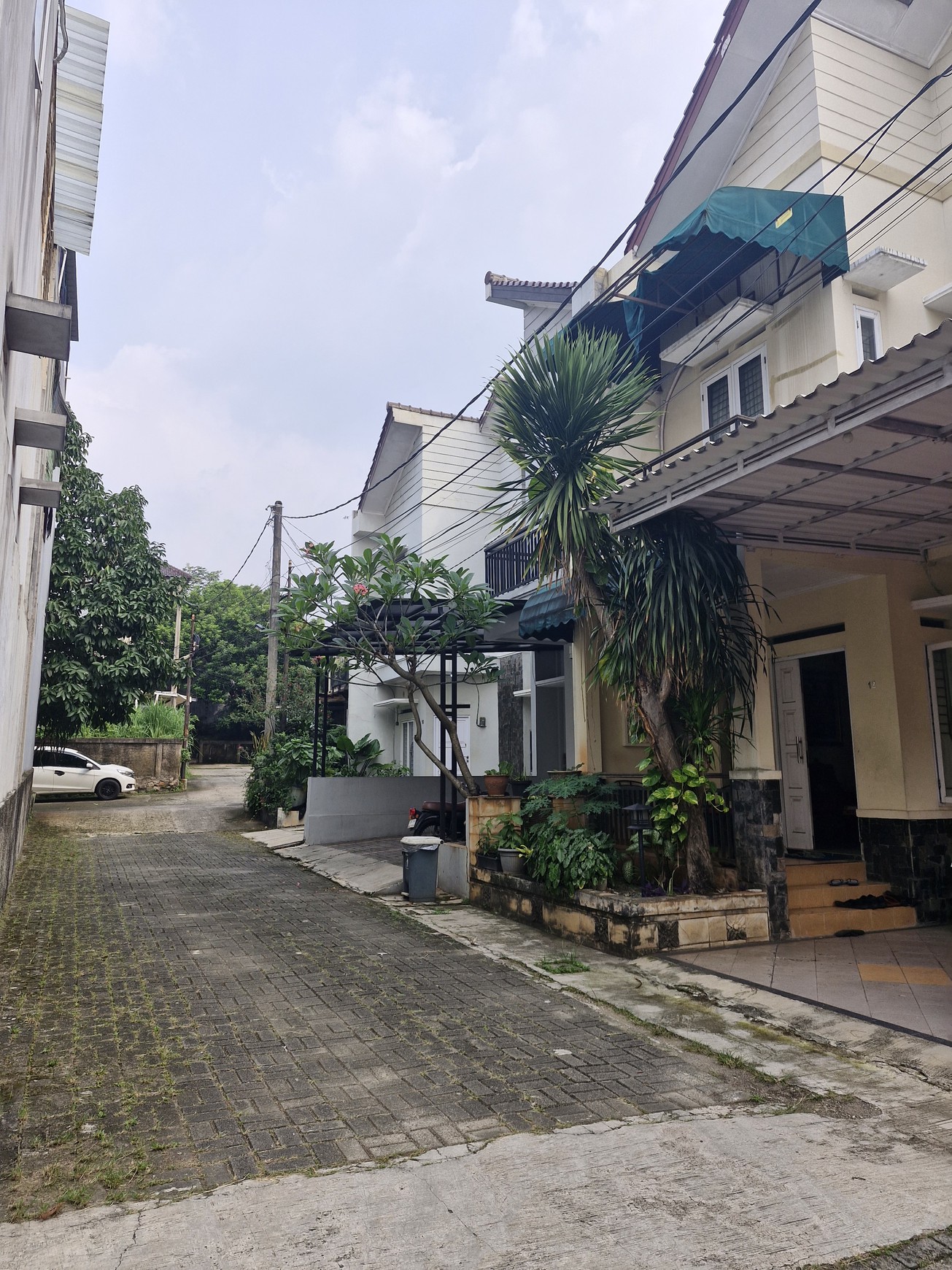  Rumah Flo residence  Pisangan Ciputat Timur Tangerang Selatan  Tidak jauh dari jln pluto cinere mas