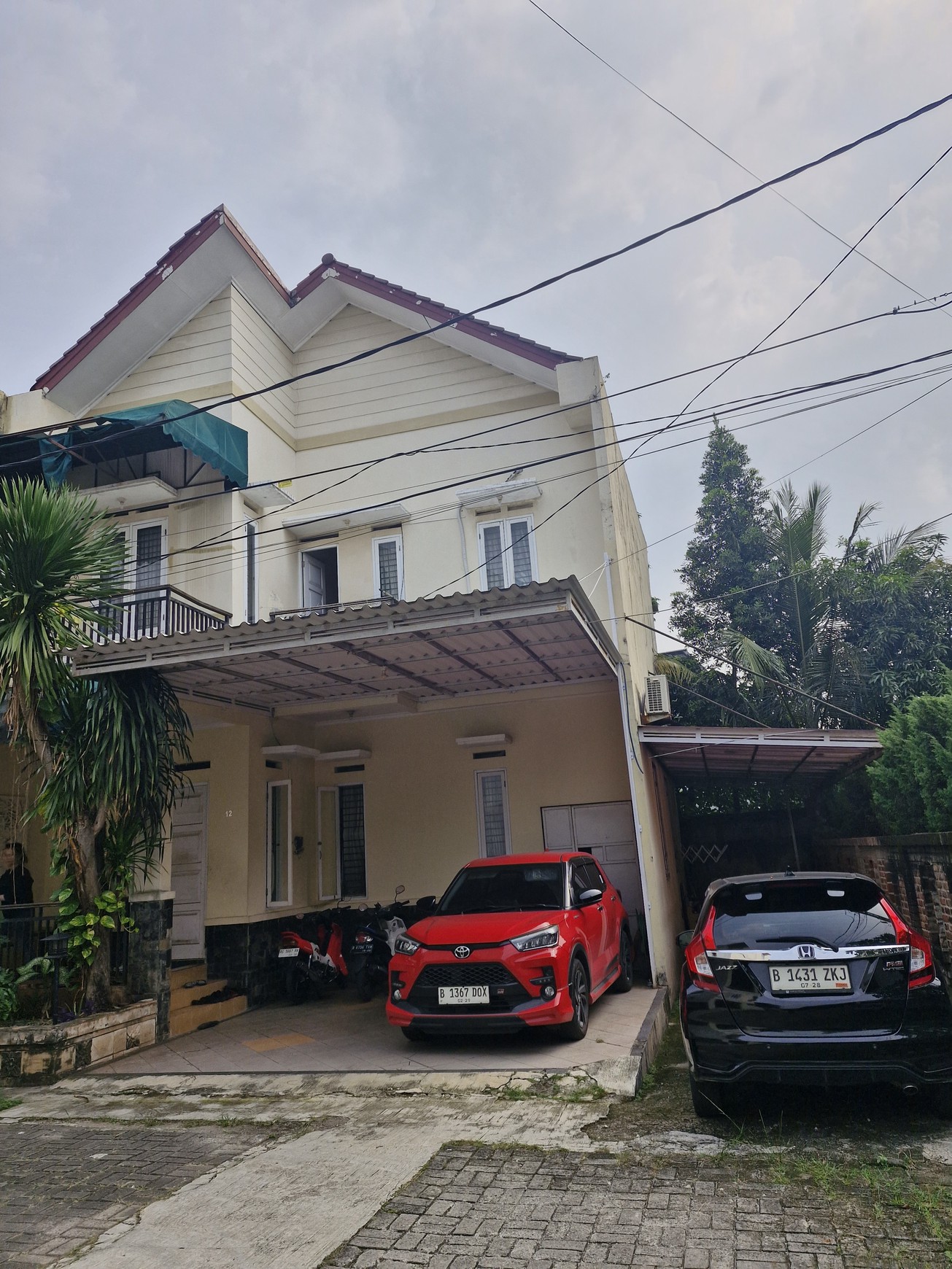  Rumah Flo residence  Pisangan Ciputat Timur Tangerang Selatan  Tidak jauh dari jln pluto cinere mas