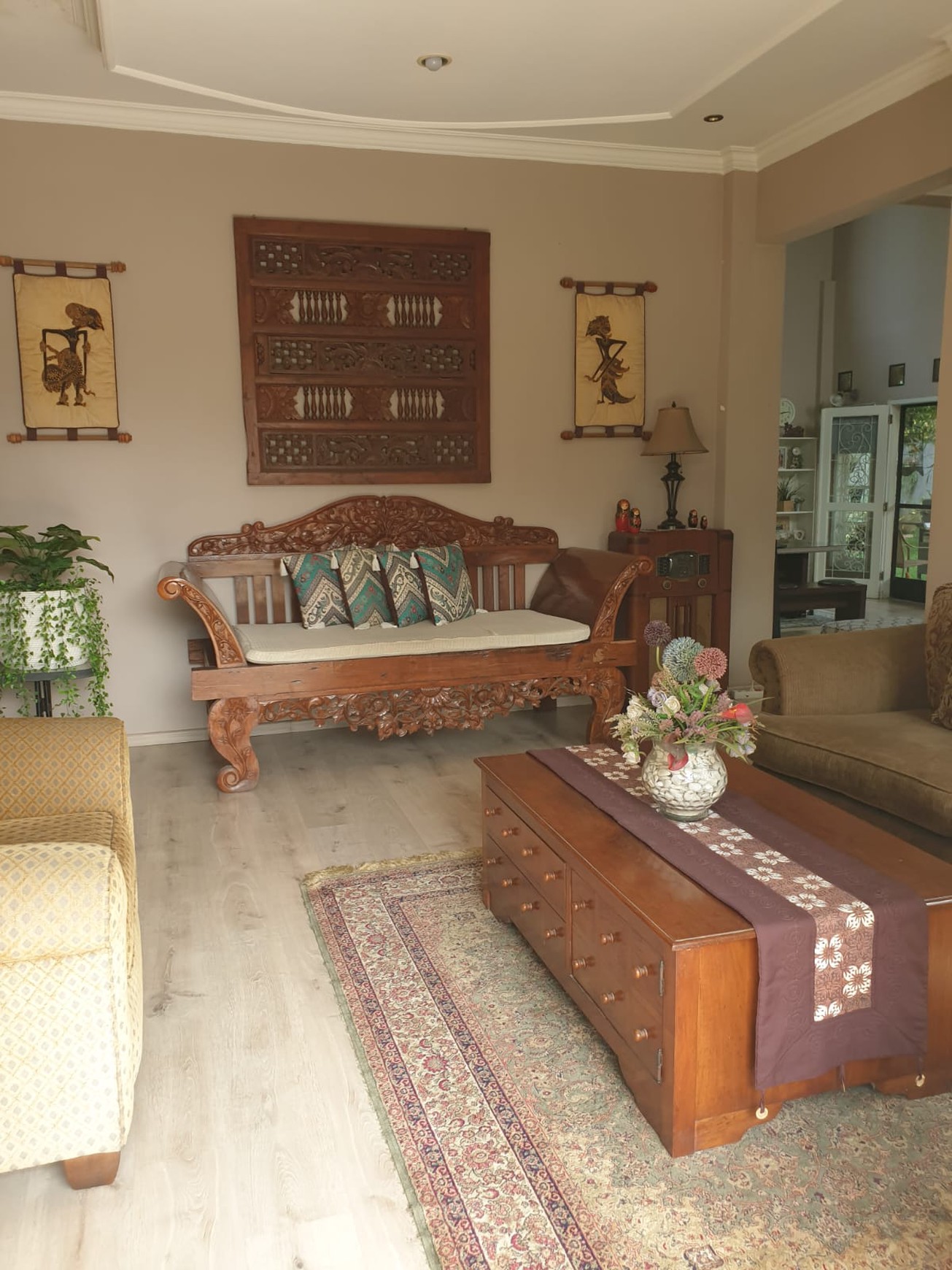 Rumah Villa Tropis Cinangka Depok