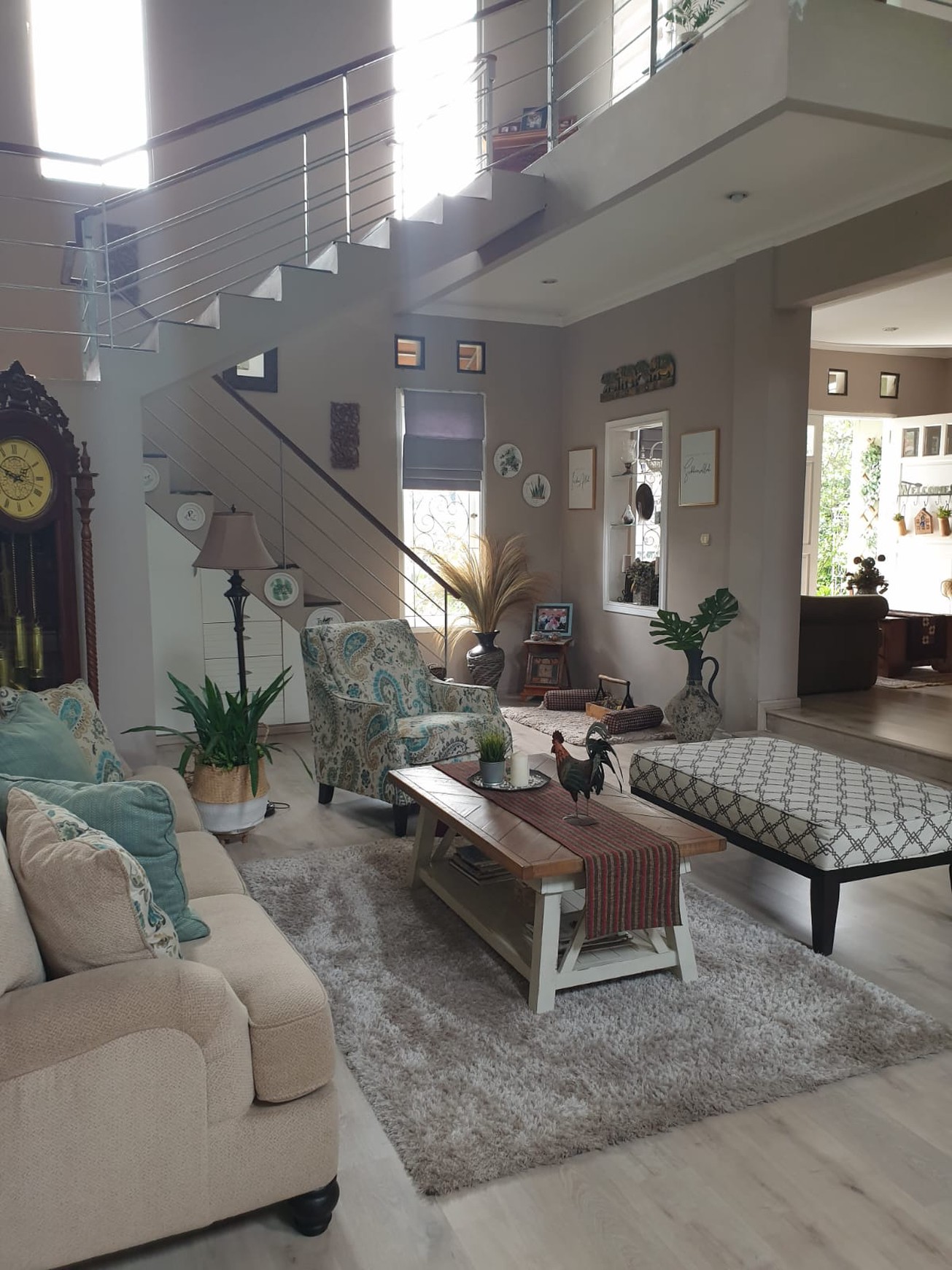 Rumah Villa Tropis Cinangka Depok