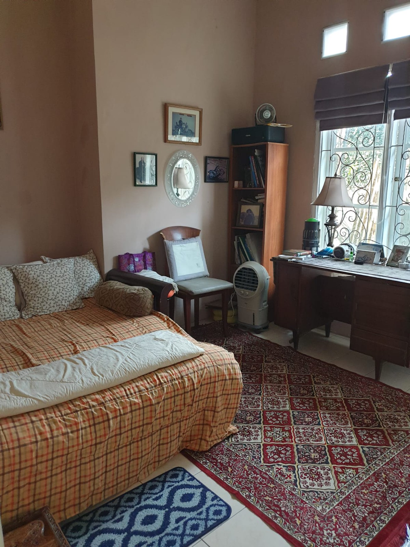 Rumah Villa Tropis Cinangka Depok