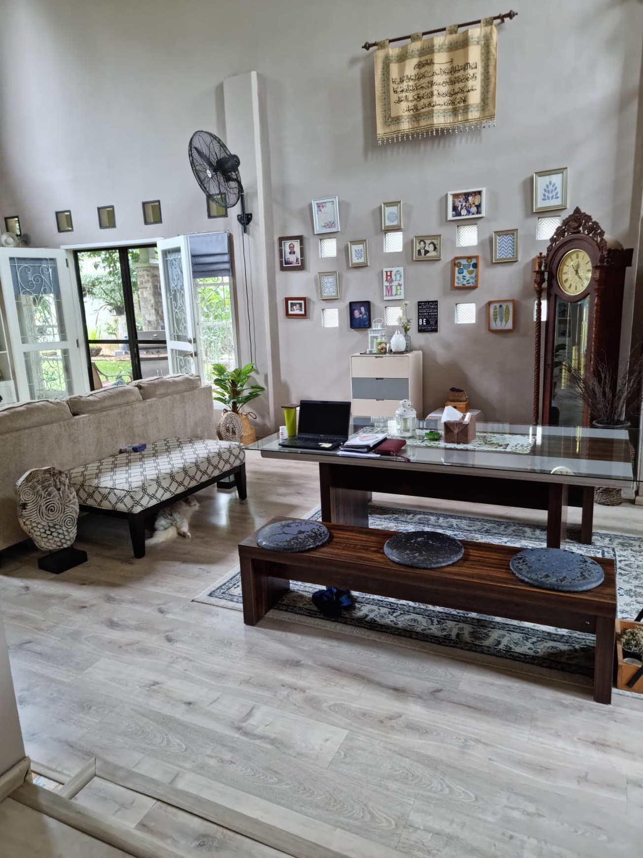 Rumah Villa Tropis Cinangka Depok