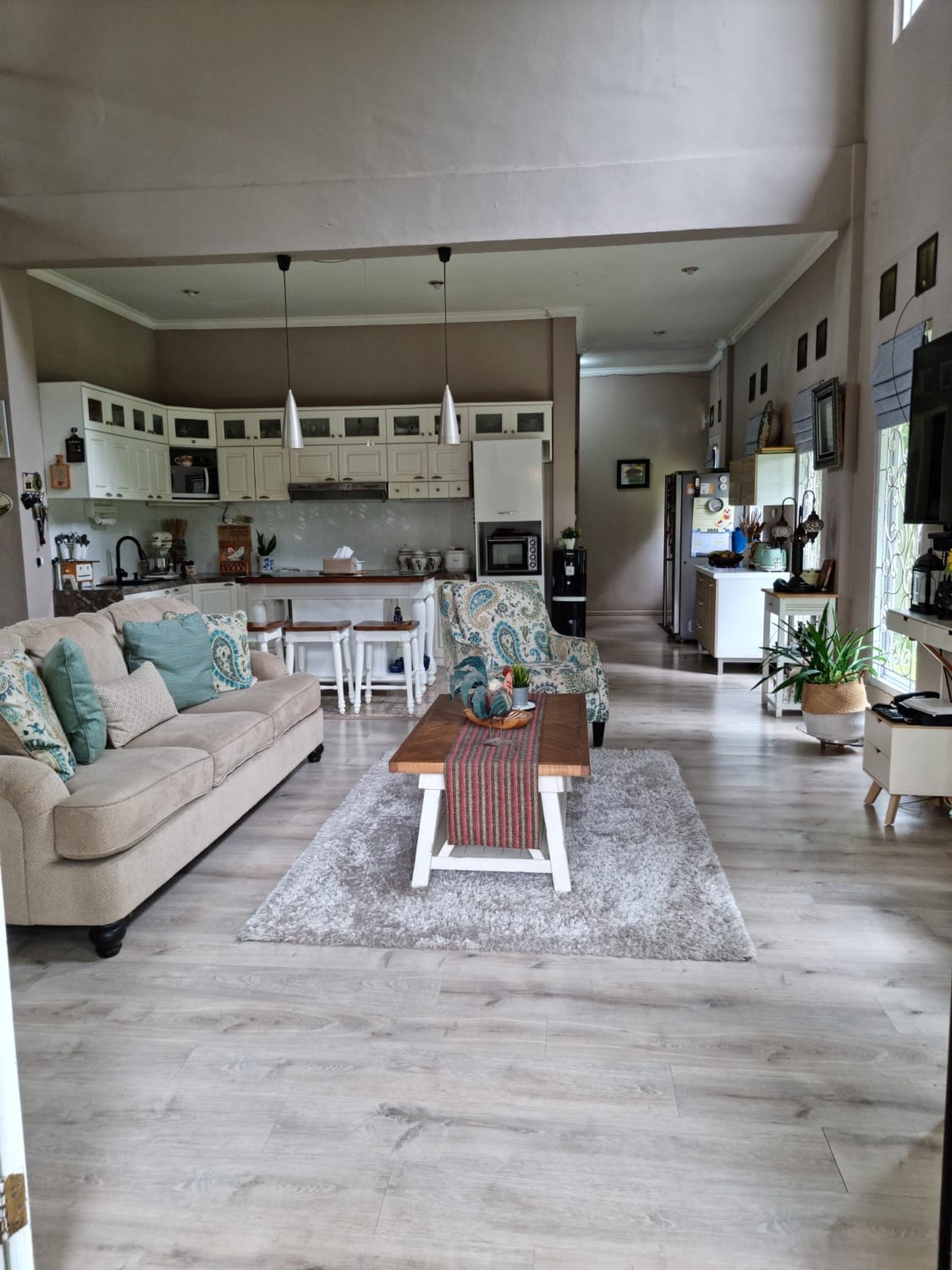 Rumah Villa Tropis Cinangka Depok