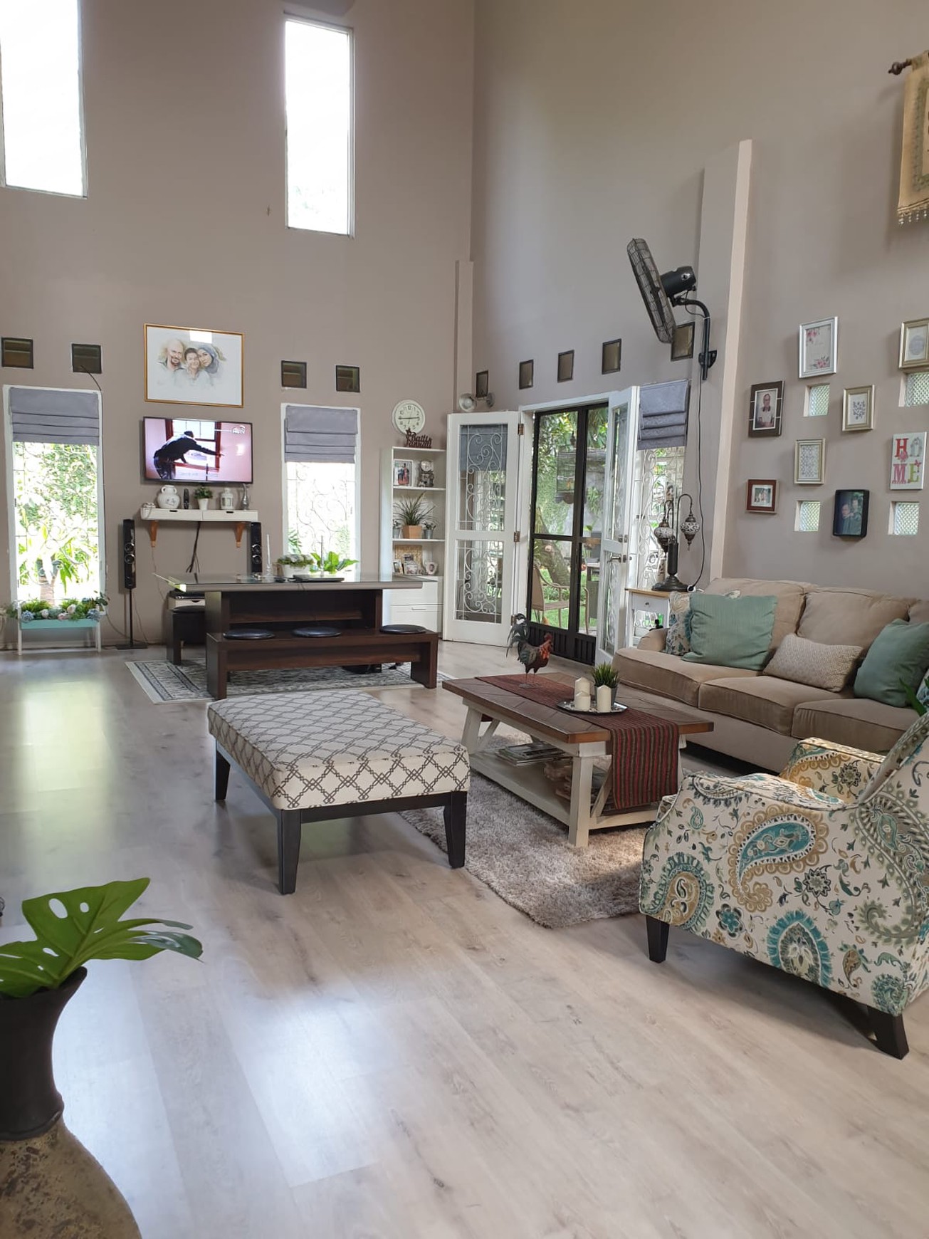 Rumah Villa Tropis Cinangka Depok