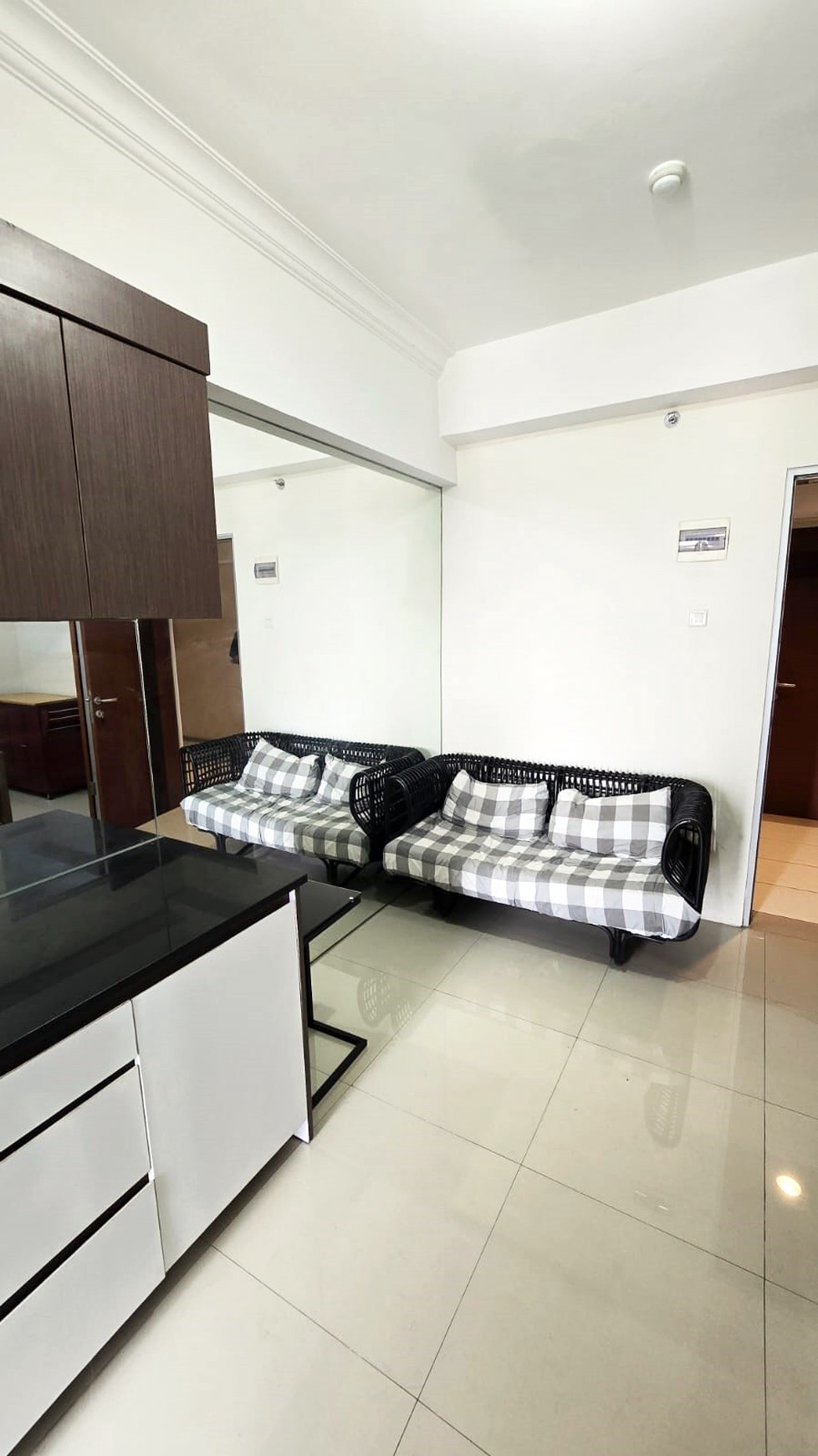 Apartment Gunawangsa Merr Fully Furnished 2 Bedrooms Luas 36m Lantai 18 View City. Hadap Selatan. Sertifikat Strata Title. 
