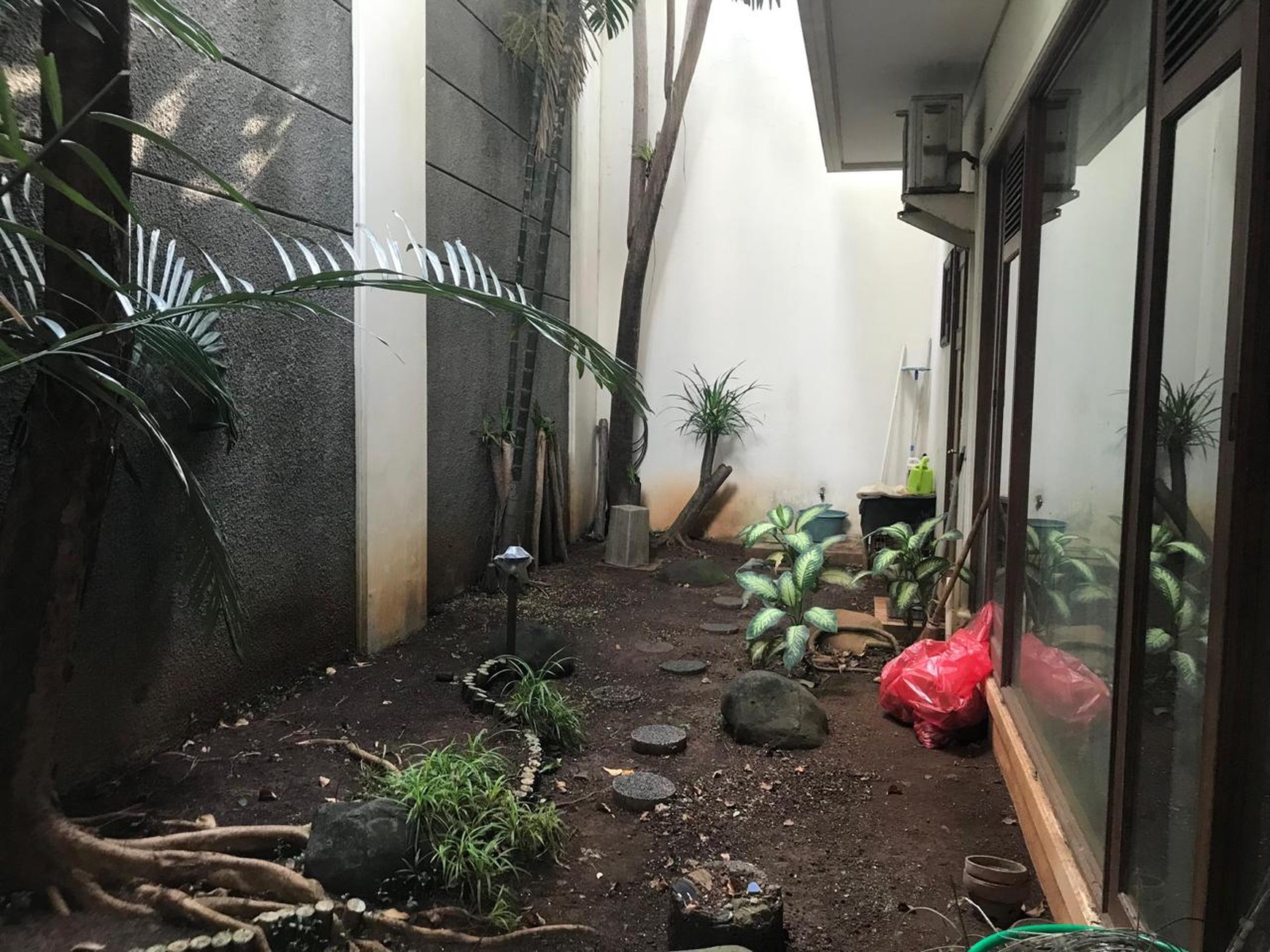 Rumah Luas Permata Hijau 