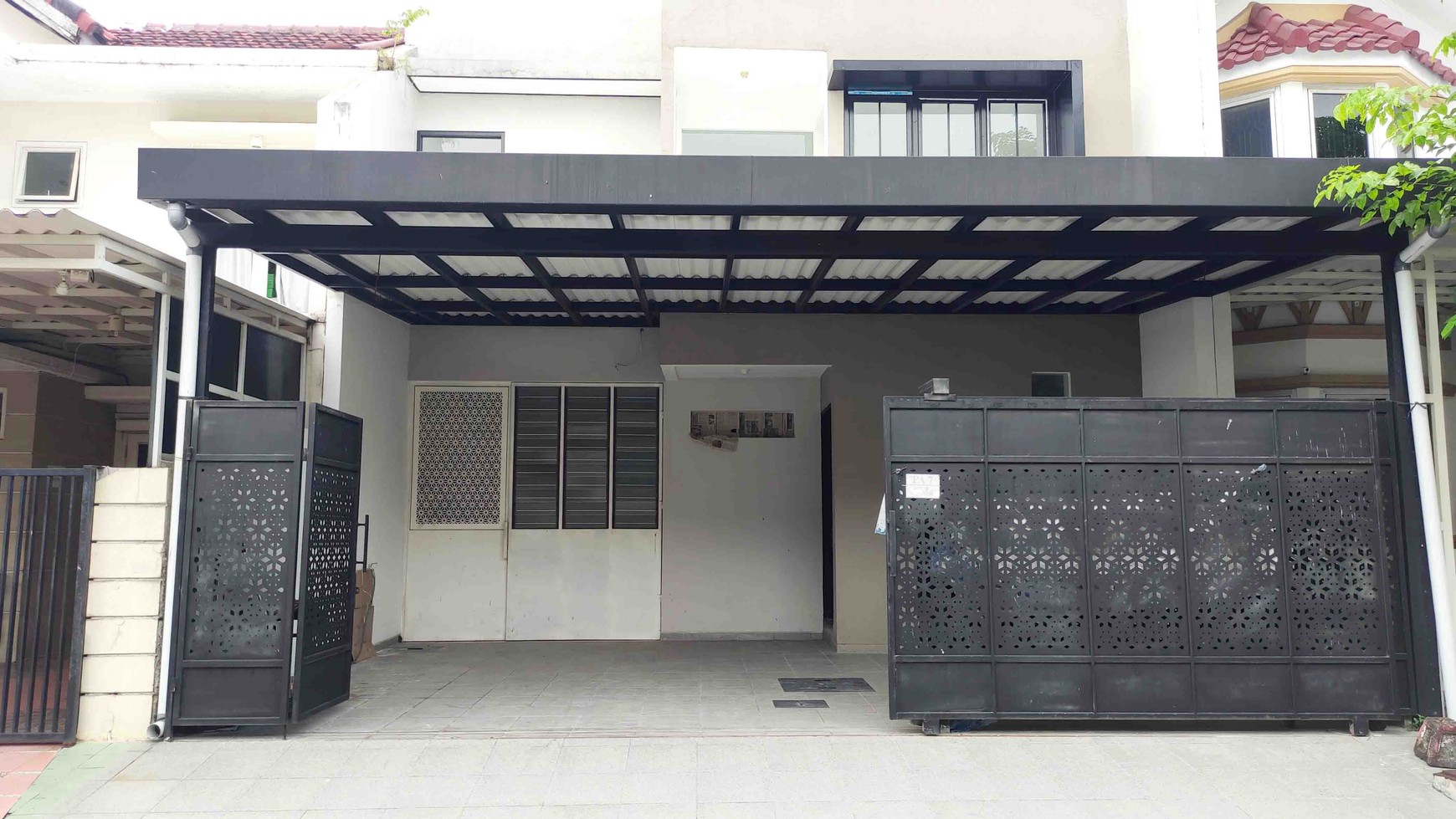 Rumah di Vila Valensia Pakuwon Indah Surabaya Barat, Minimalis, Siap Huni, Dekat Pakuwon Super Mall