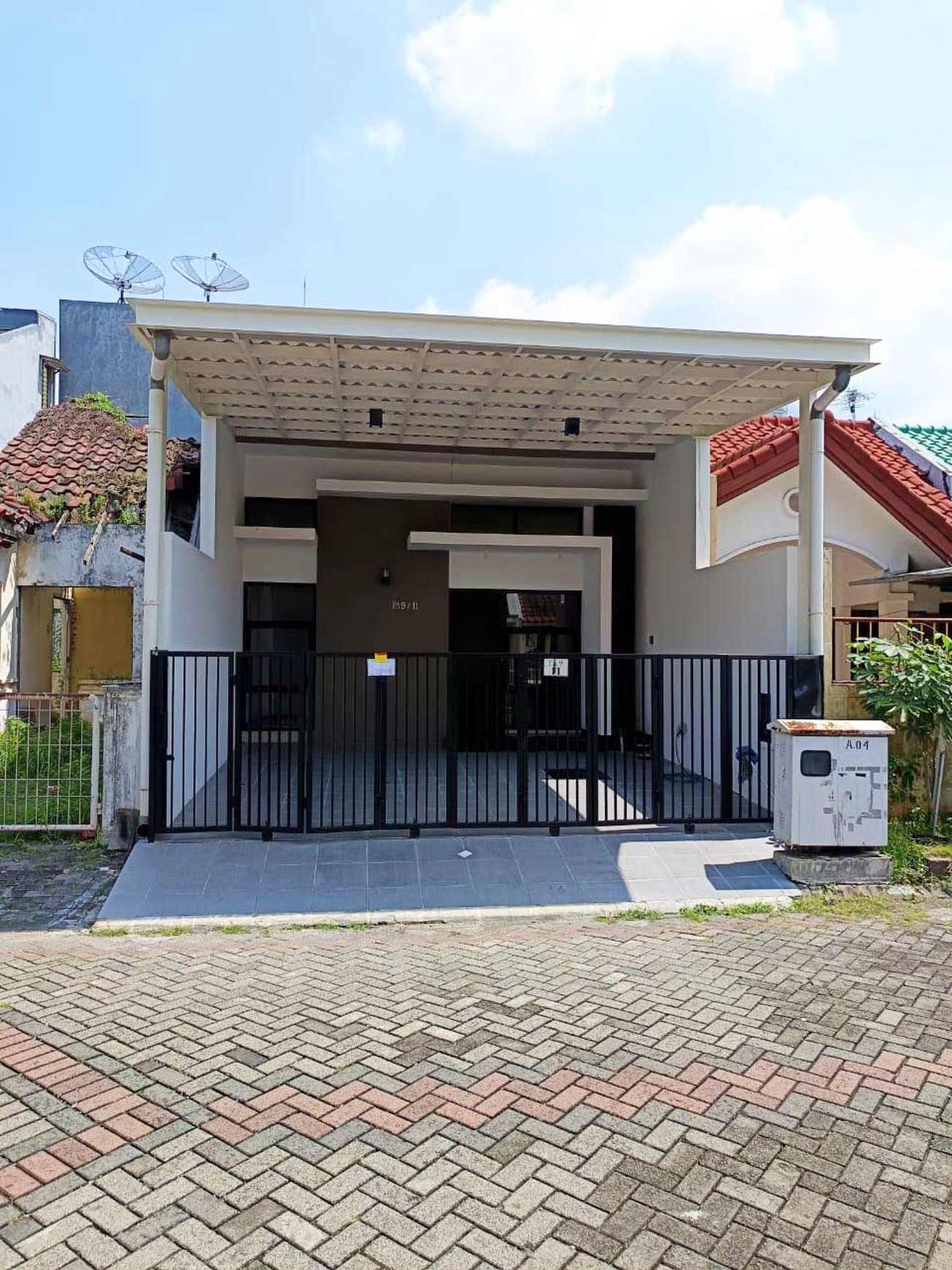 Rumah di Vila Valensia Pakuwon Indah Surabaya Barat, Minimalis, Siap Huni, Dekat Pakuwon Super Mall