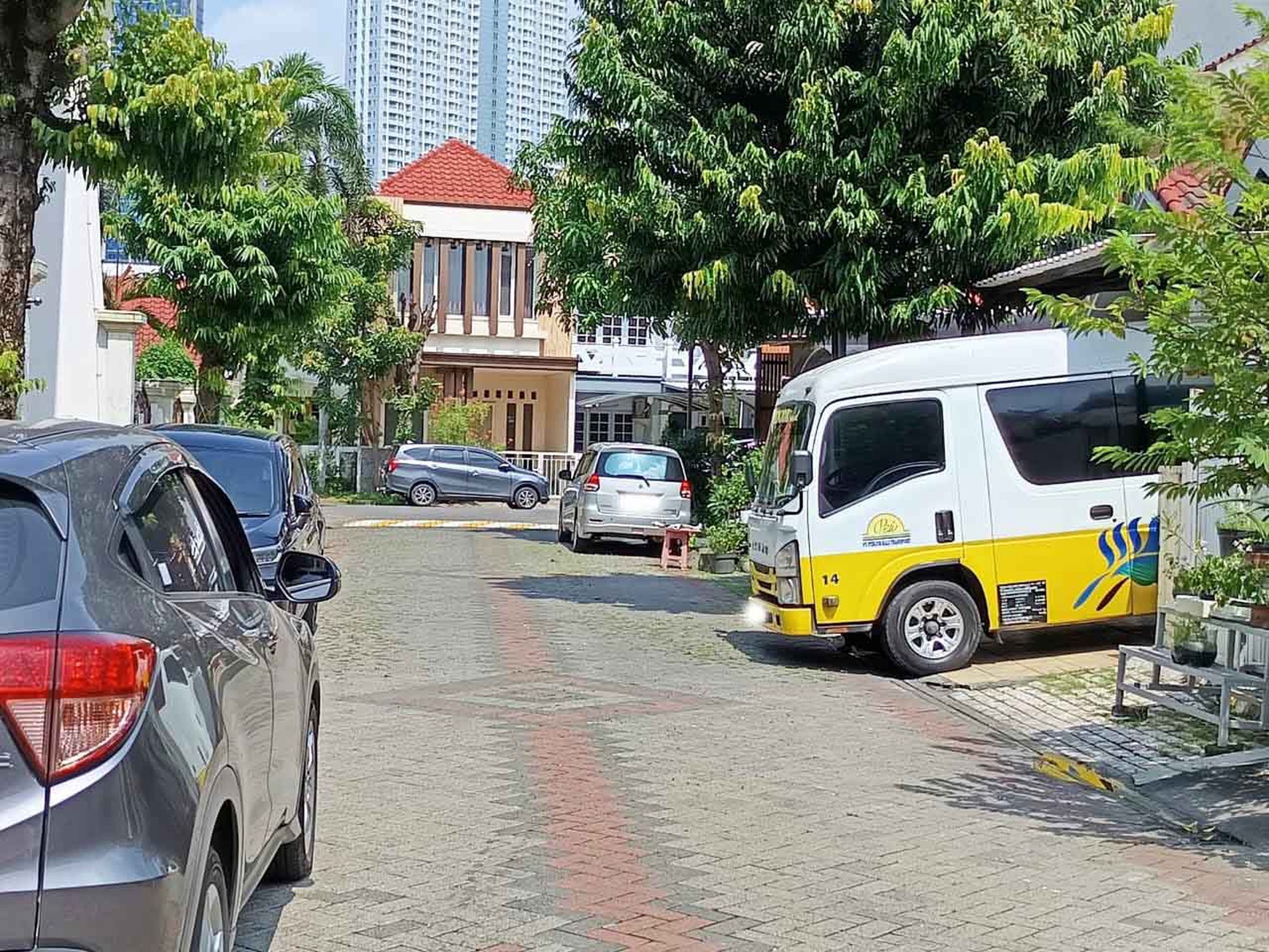 Rumah di Vila Valensia Pakuwon Indah Surabaya Barat, Minimalis, Siap Huni, Dekat Pakuwon Super Mall