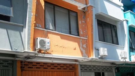 Ruko di Klampis Square Surabaya Timur, 4 Lantai, SHGB, K.Mandi 4  ( tiap lantai ada)