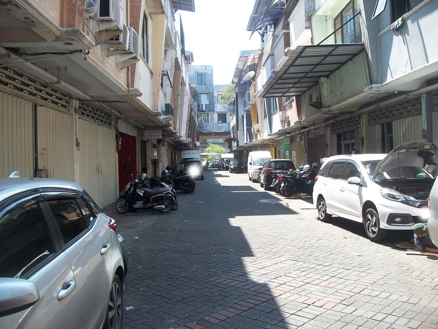 Ruko di Klampis Square Surabaya Timur, 4 Lantai, SHGB, K.Mandi 4 ( tiap lantai ada)