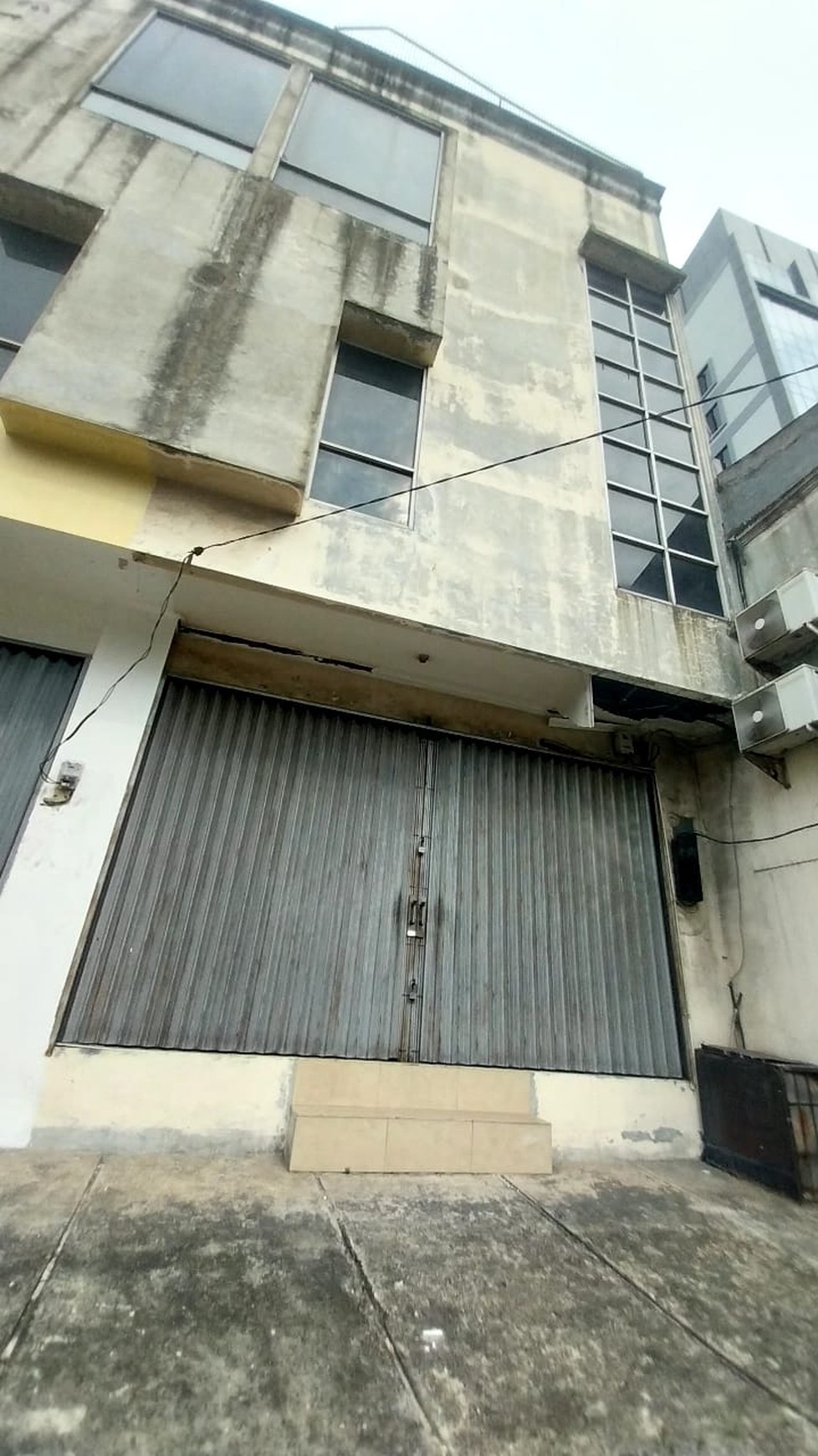 Disewakan Segera 4 Ruko Dengan Harga Kompetitif di Lokasi Strategis, Pinggir Jalan Raya, di Cikini, Menteng - Jakarta Pusat