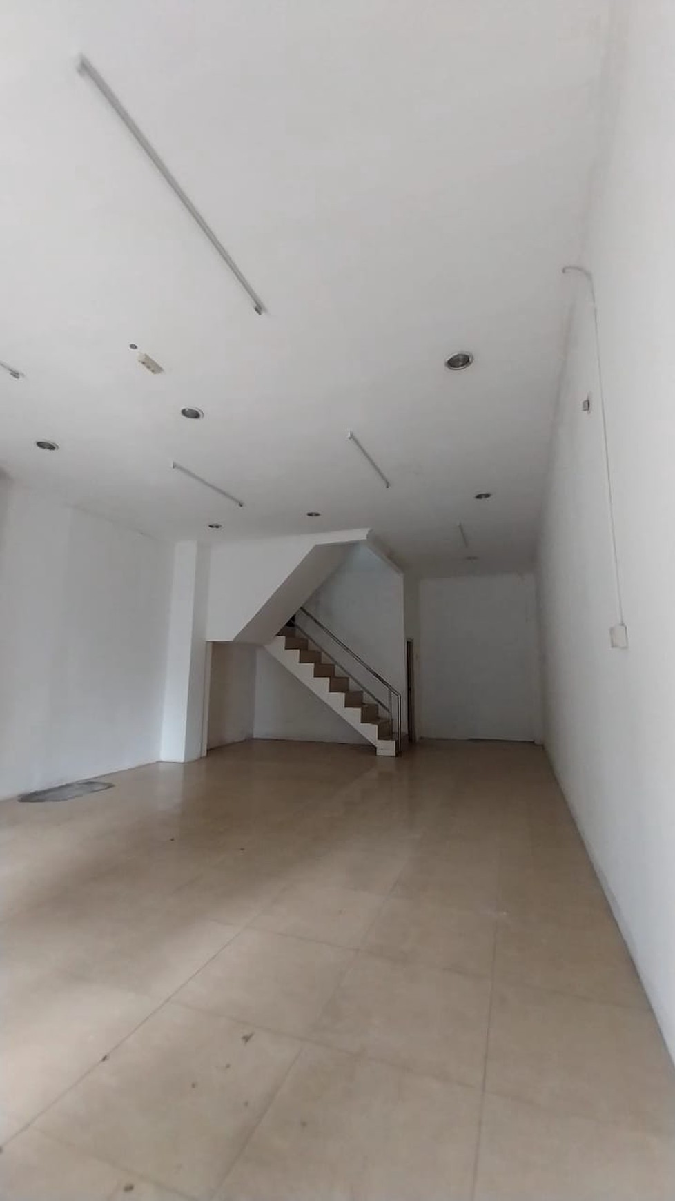 Disewakan Segera 4 Ruko Dengan Harga Kompetitif di Lokasi Strategis, Pinggir Jalan Raya, di Cikini, Menteng - Jakarta Pusat
