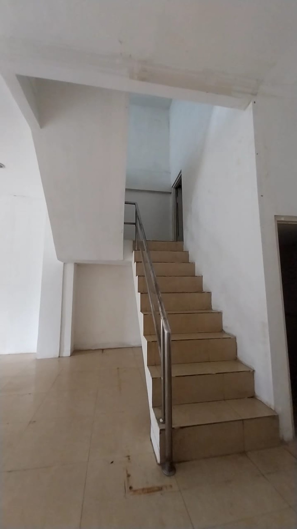 Disewakan Segera 4 Ruko Dengan Harga Kompetitif di Lokasi Strategis, Pinggir Jalan Raya, di Cikini, Menteng - Jakarta Pusat