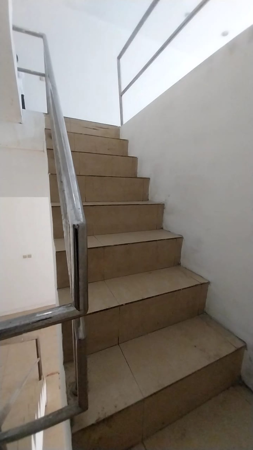 Disewakan Segera 4 Ruko Dengan Harga Kompetitif di Lokasi Strategis, Pinggir Jalan Raya, di Cikini, Menteng - Jakarta Pusat