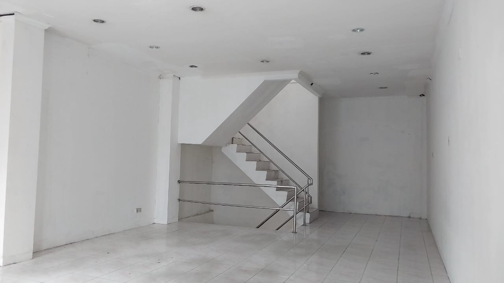 Disewakan Segera 4 Ruko Dengan Harga Kompetitif di Lokasi Strategis, Pinggir Jalan Raya, di Cikini, Menteng - Jakarta Pusat