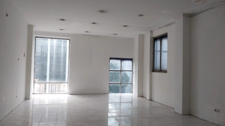 Disewakan Segera 4 Ruko Dengan Harga Kompetitif di Lokasi Strategis, Pinggir Jalan Raya, di Cikini, Menteng - Jakarta Pusat