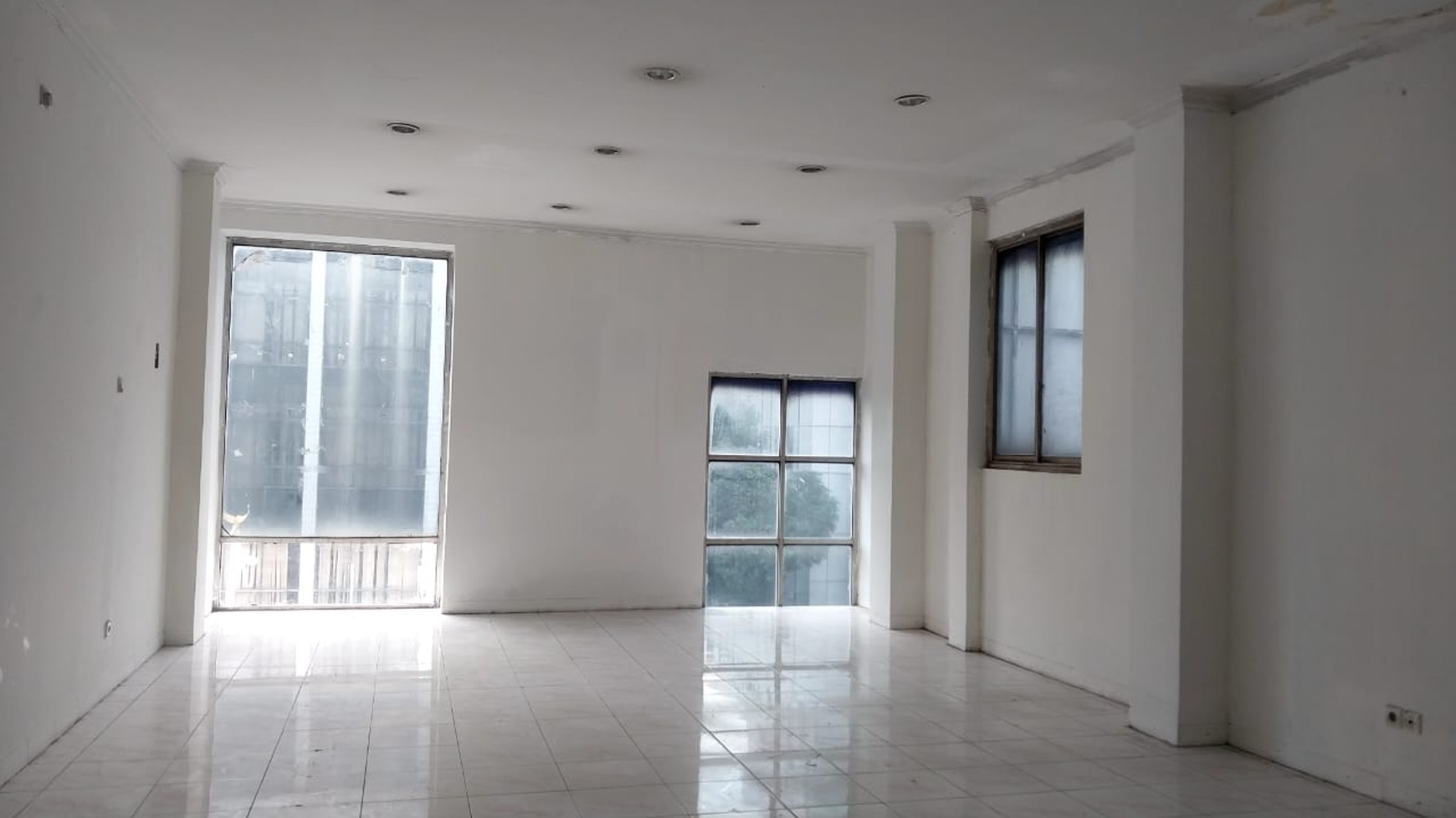 Disewakan Segera 4 Ruko Dengan Harga Kompetitif di Lokasi Strategis, Pinggir Jalan Raya, di Cikini, Menteng - Jakarta Pusat