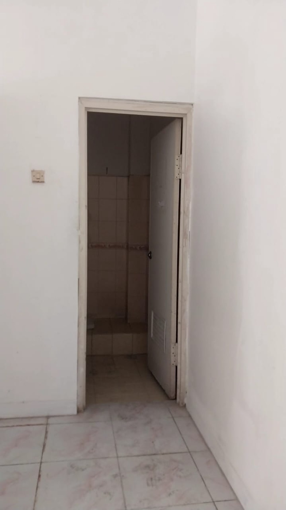 Disewakan Segera 4 Ruko Dengan Harga Kompetitif di Lokasi Strategis, Pinggir Jalan Raya, di Cikini, Menteng - Jakarta Pusat