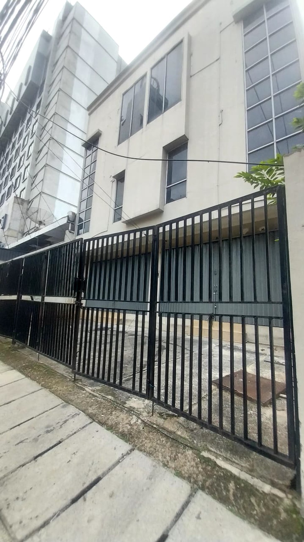 Disewakan Segera 4 Ruko Dengan Harga Kompetitif di Lokasi Strategis, Pinggir Jalan Raya, di Cikini, Menteng - Jakarta Pusat