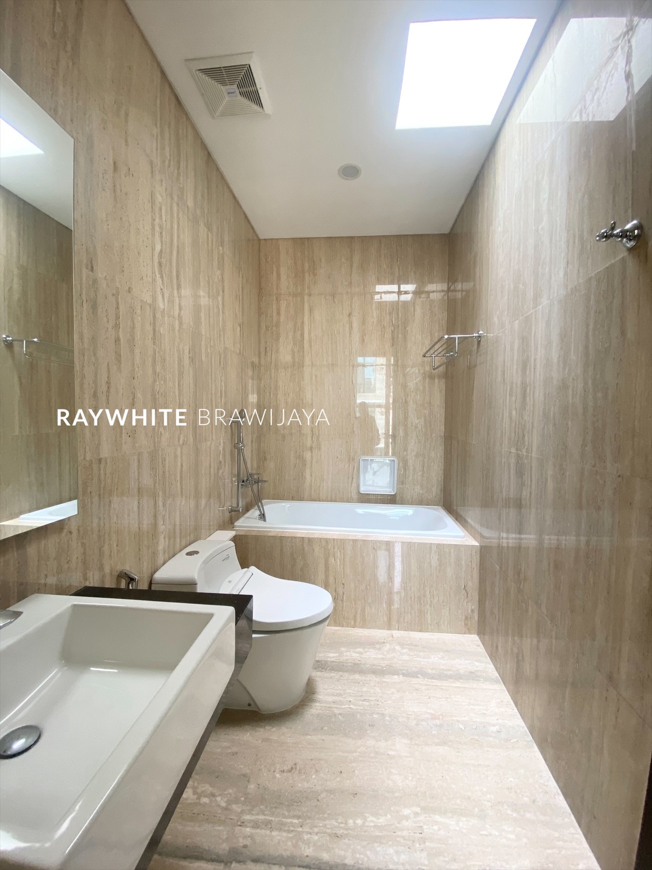 Brand New Townhouse Area Pondok Indah