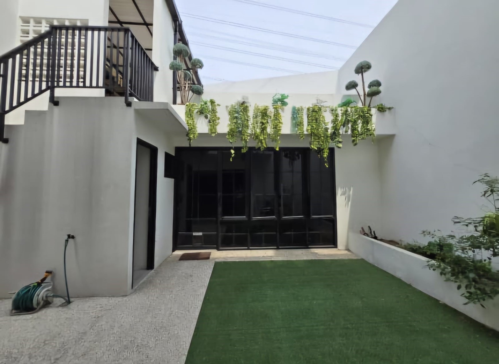 Rumah Minimalis Semi Furnished di Cinere - Dekat ke Tol