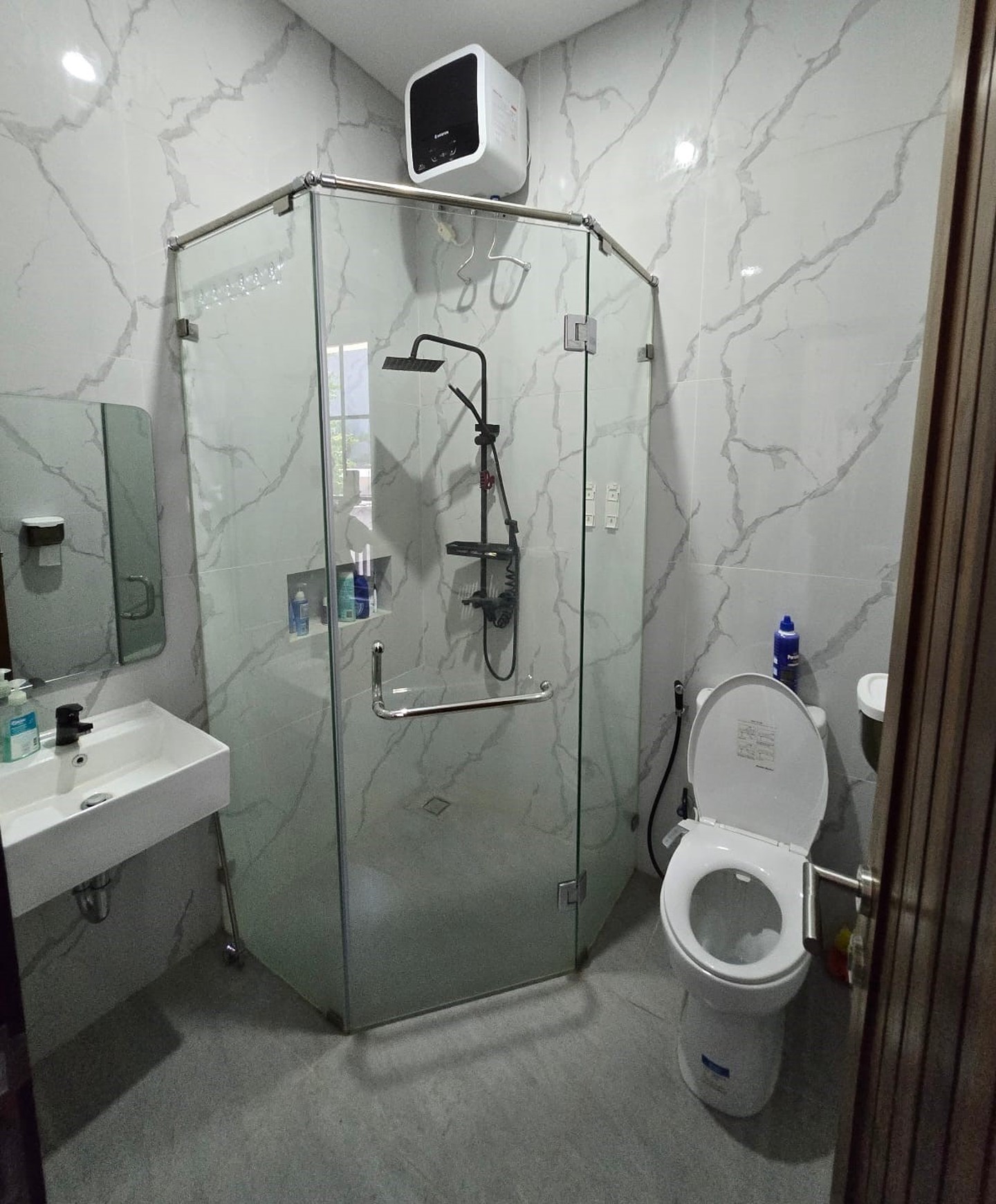 Rumah Minimalis Semi Furnished di Cinere - Dekat ke Tol