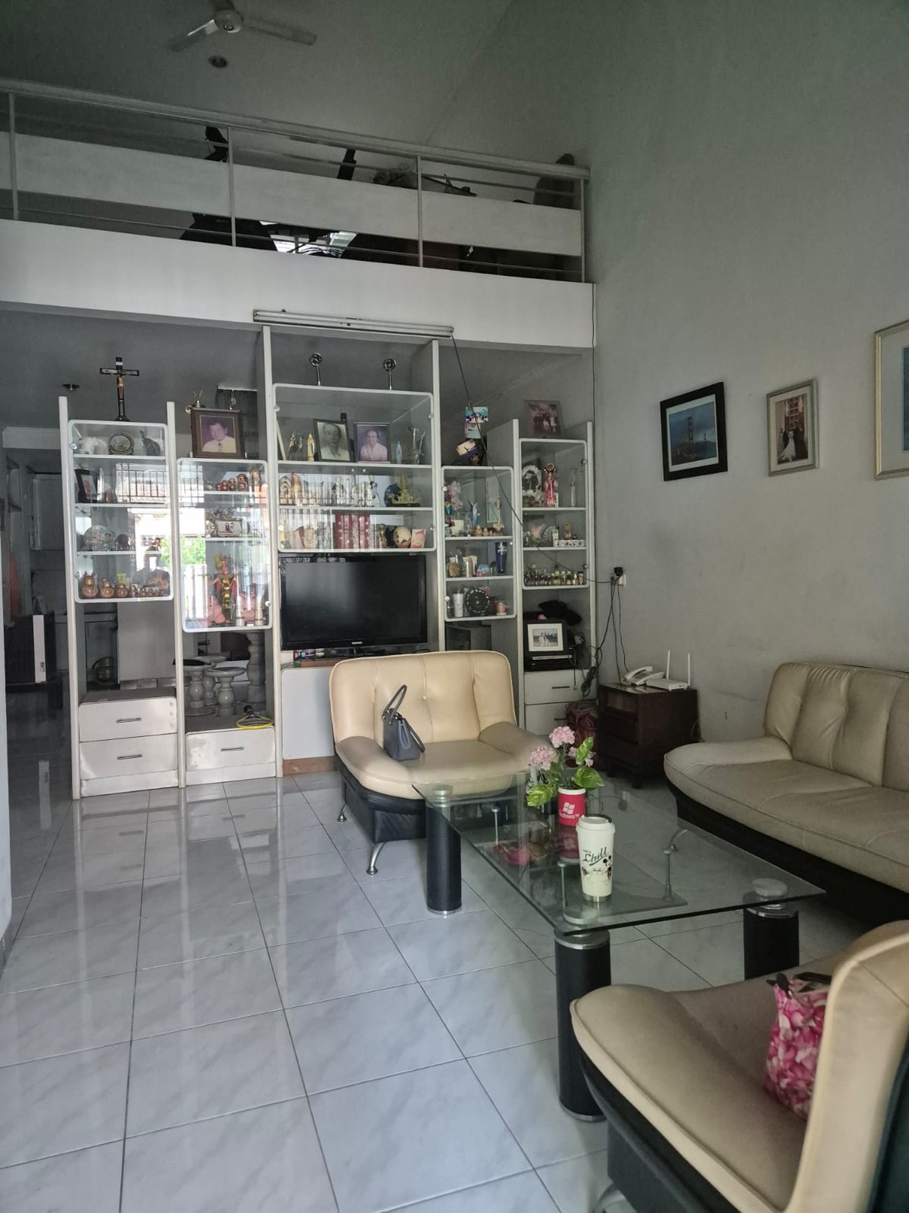 Dijual rumah terawat dalam komplek di Joglo
