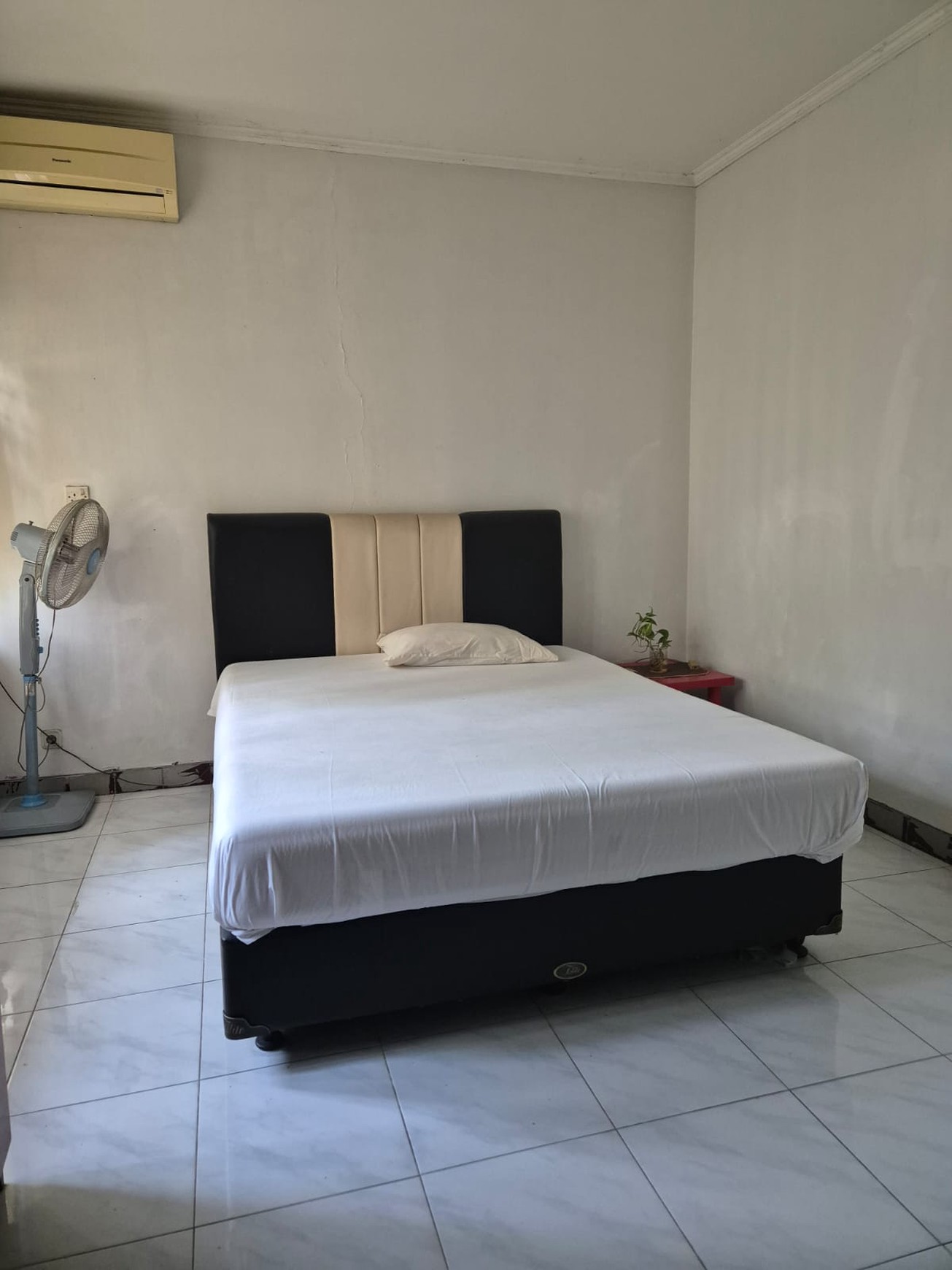 Dijual rumah terawat dalam komplek di Joglo