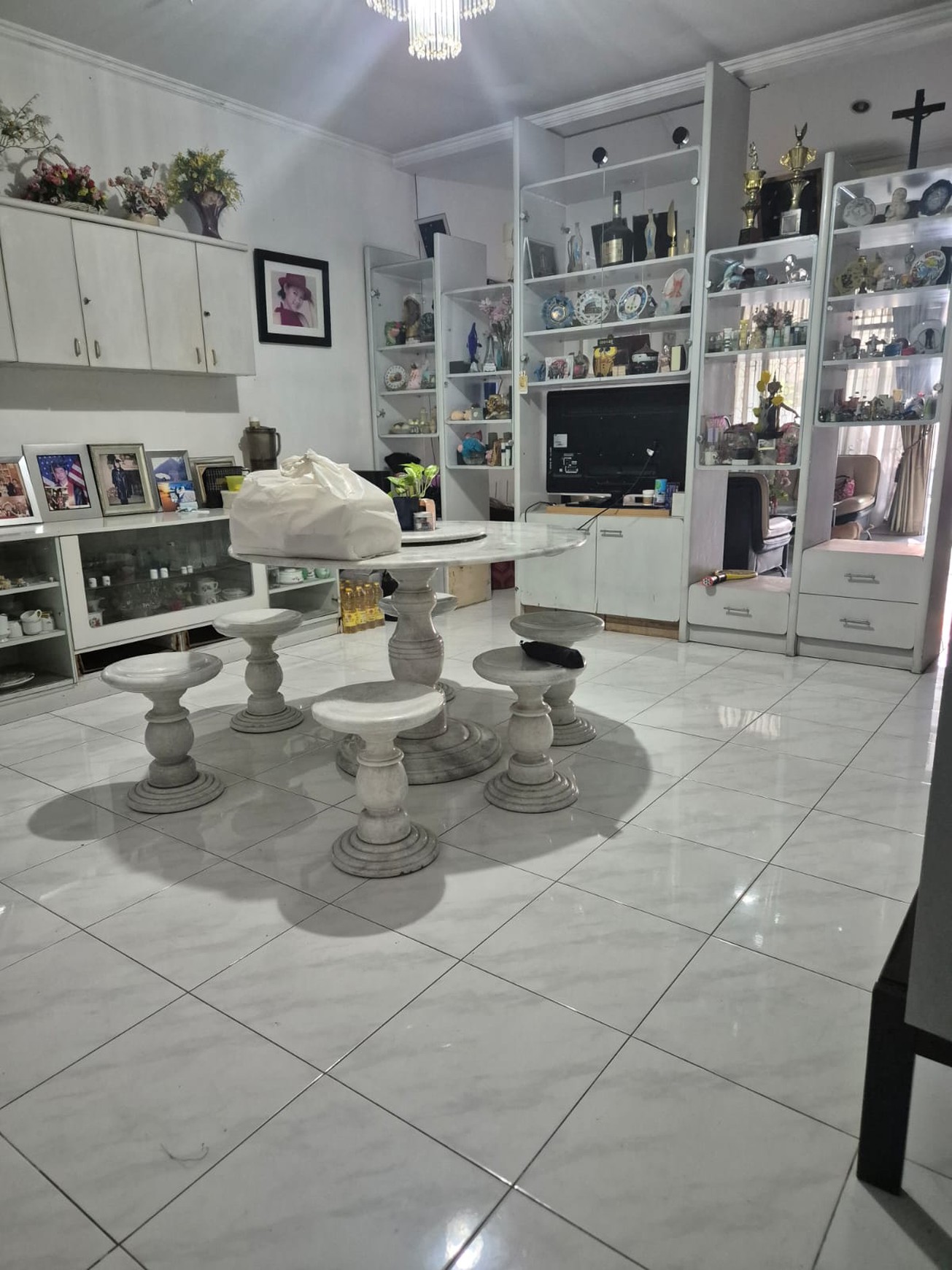 Dijual rumah terawat dalam komplek di Joglo