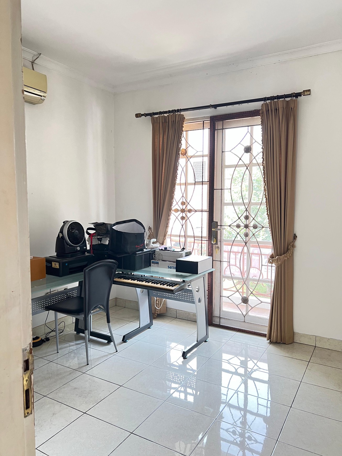 Rumah standar 2 Lantai di Victoria River Park BSD