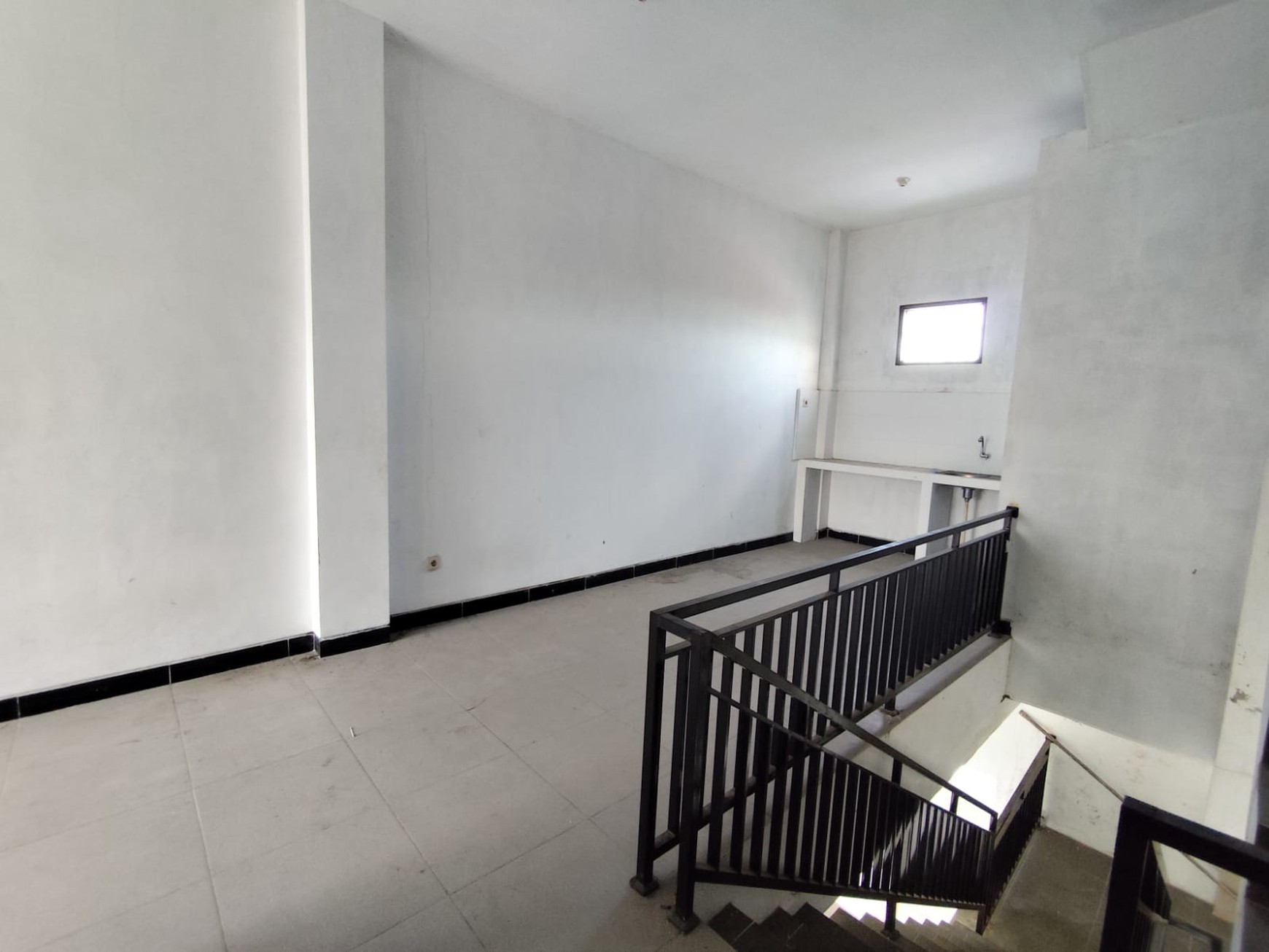 Ruko 4 Lantai Strategis Di Jalan Laksda Adisucipto Dekat Ambarukmo Plaza Caturtunggal Depok Sleman