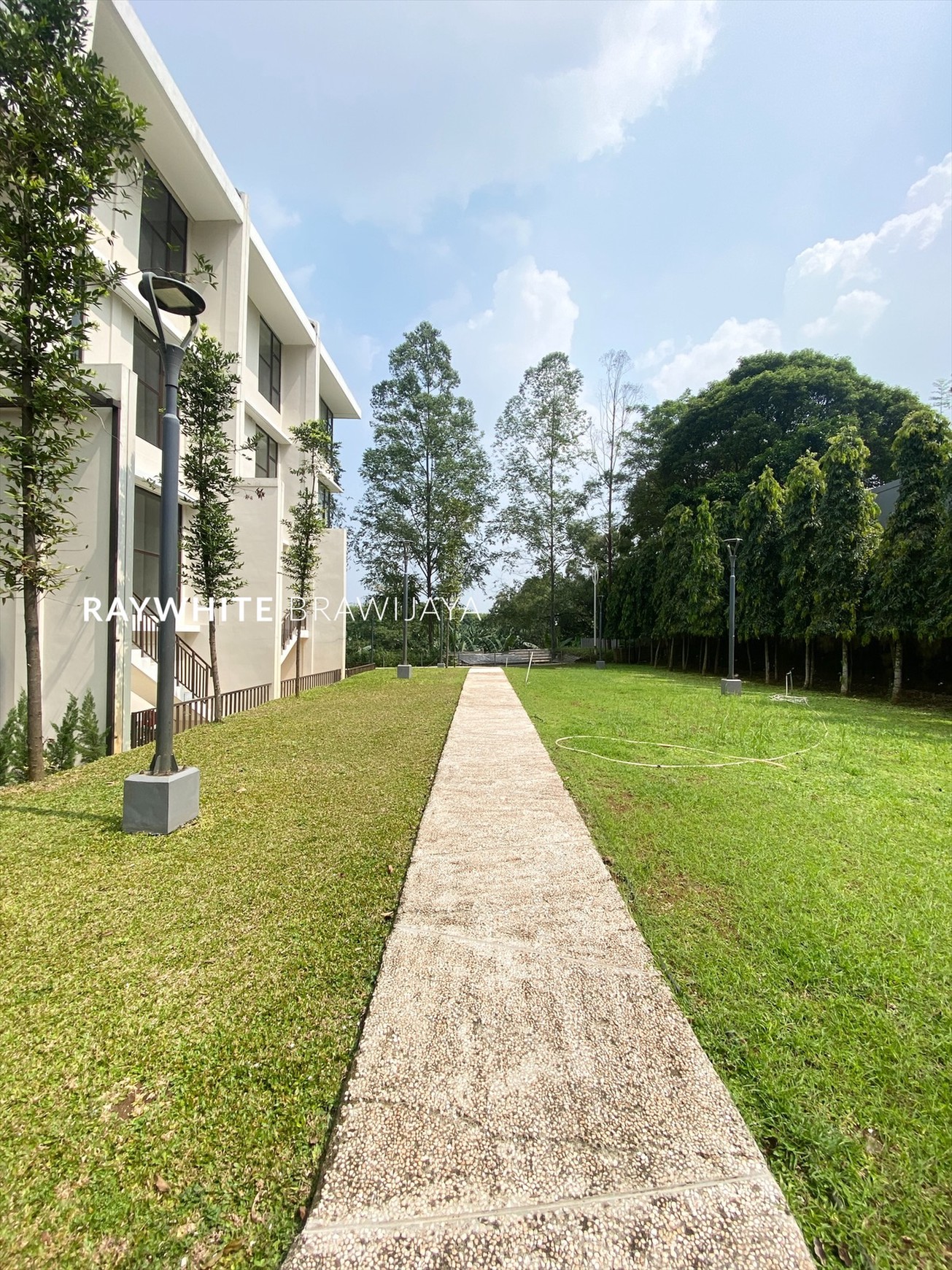 Brand New Townhouse Pondok Indah Lingkungan Tenang