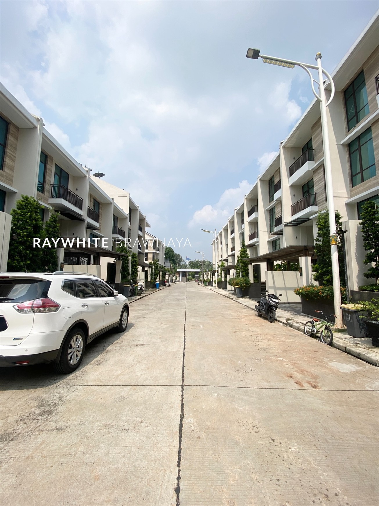 Brand New Townhouse Pondok Indah Lingkungan Tenang