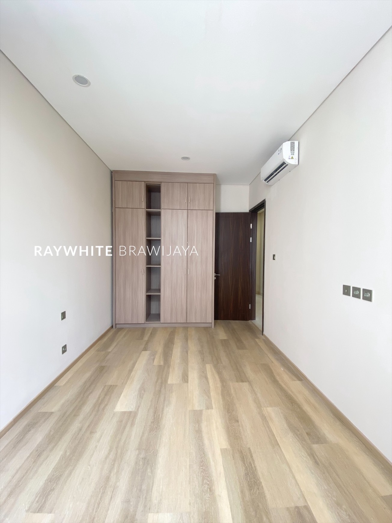Brand New Townhouse Pondok Indah Lingkungan Tenang