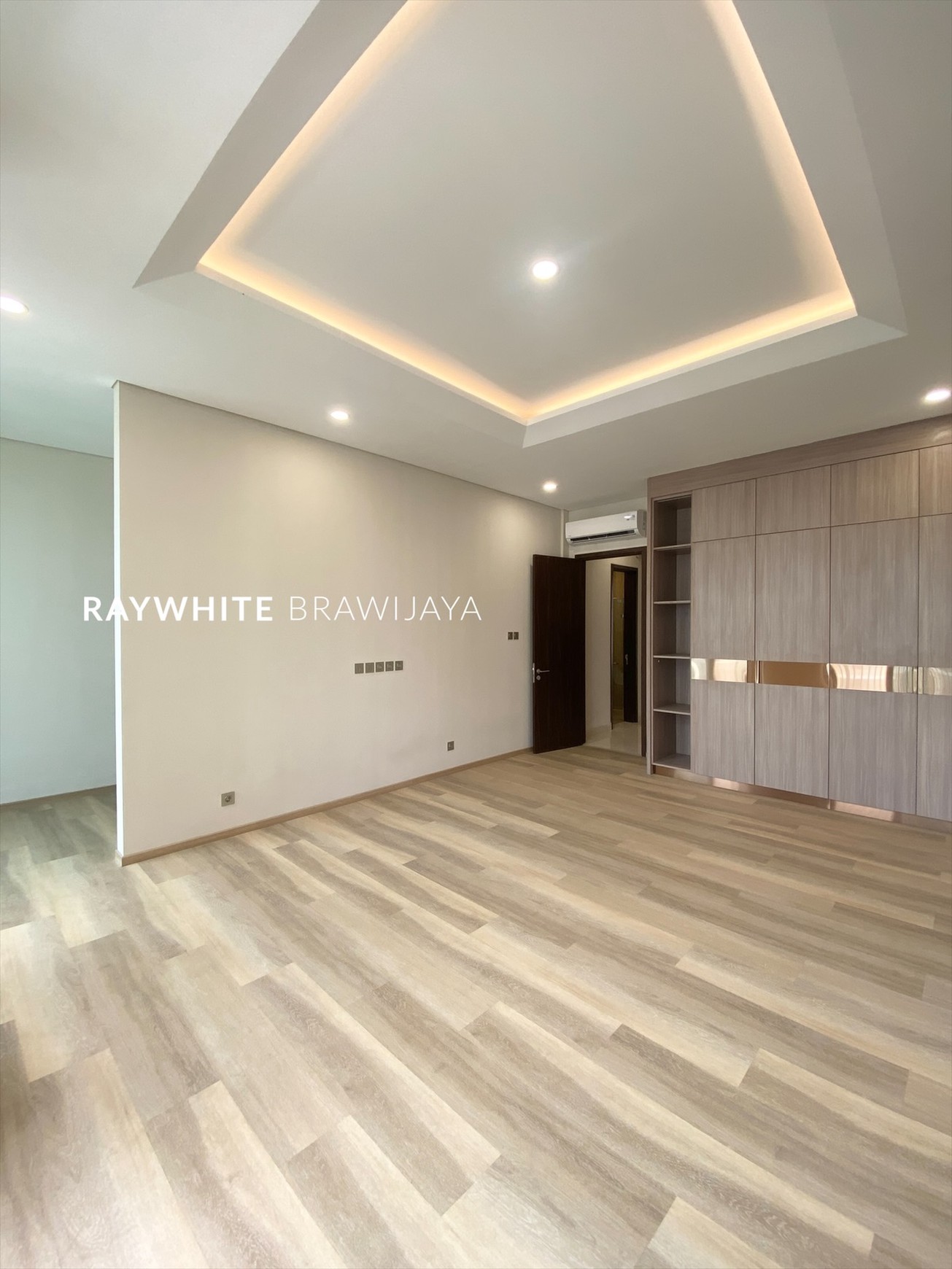 Brand New Townhouse Pondok Indah Lingkungan Tenang