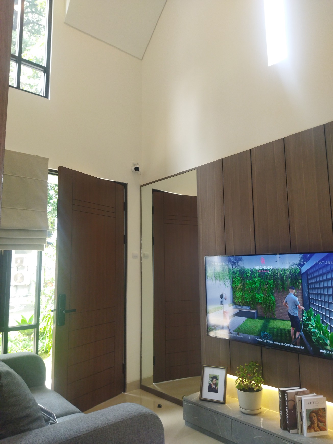 Brand New Rumah Style Modern Dgn Plafon Tinggi Di Sentul City Bogor