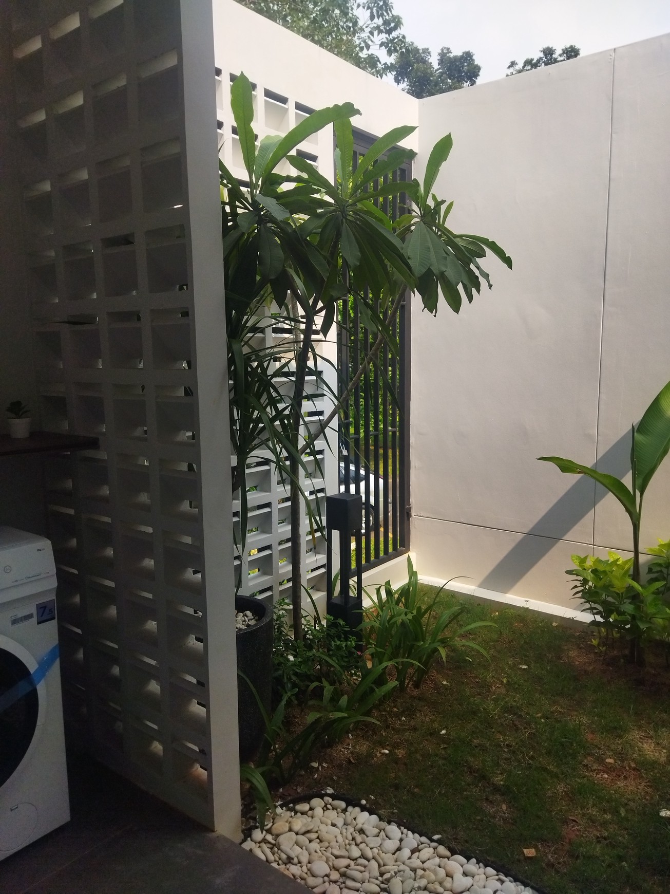Brand New Rumah Style Modern Dgn Plafon Tinggi Di Sentul City Bogor