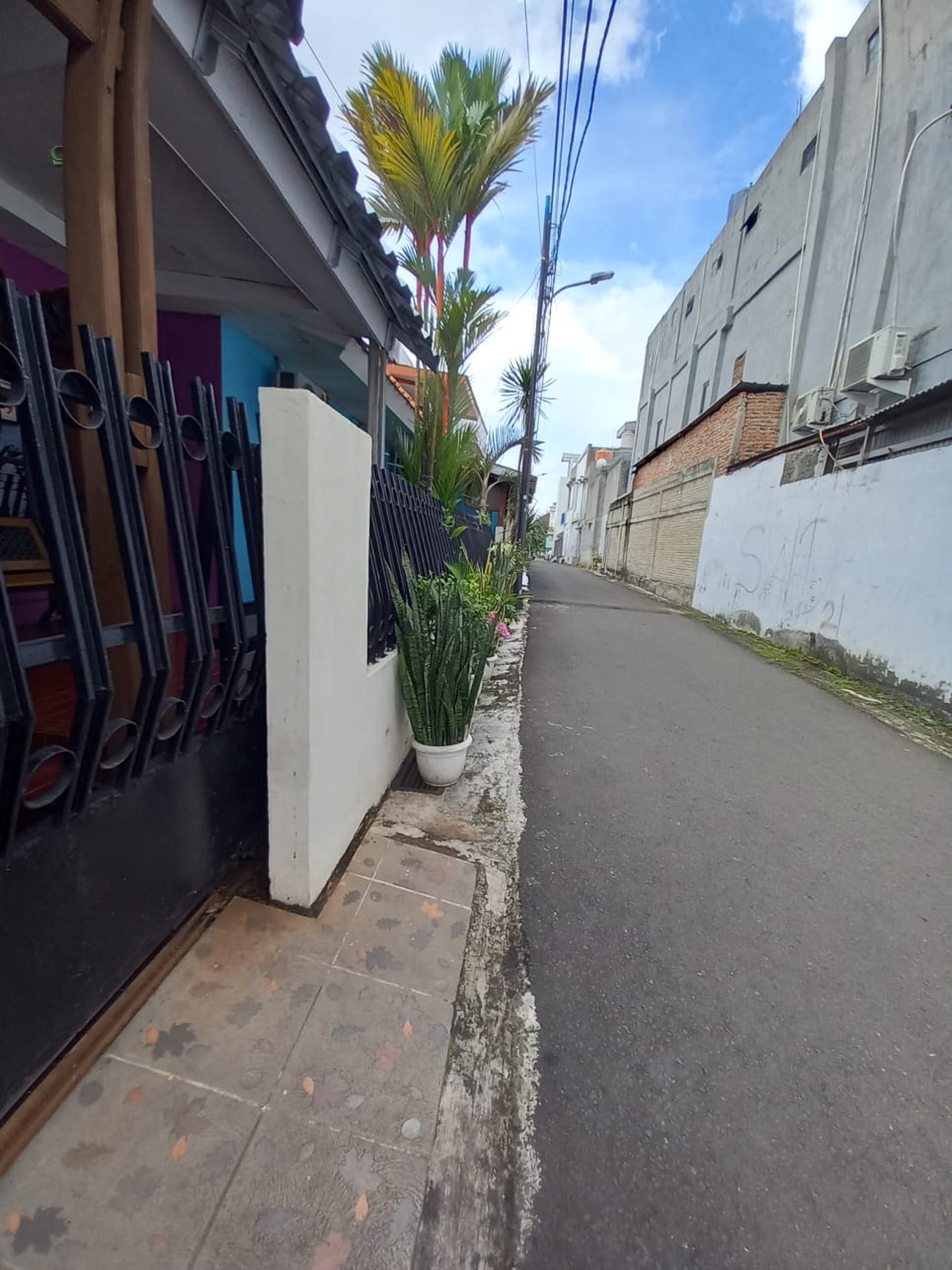 JUAL CEPAT RUMAH LOKASI STRATEGIS TERJANGKAU ULUJAMI JAKARTA SELATAN 2.7m (NEGO)