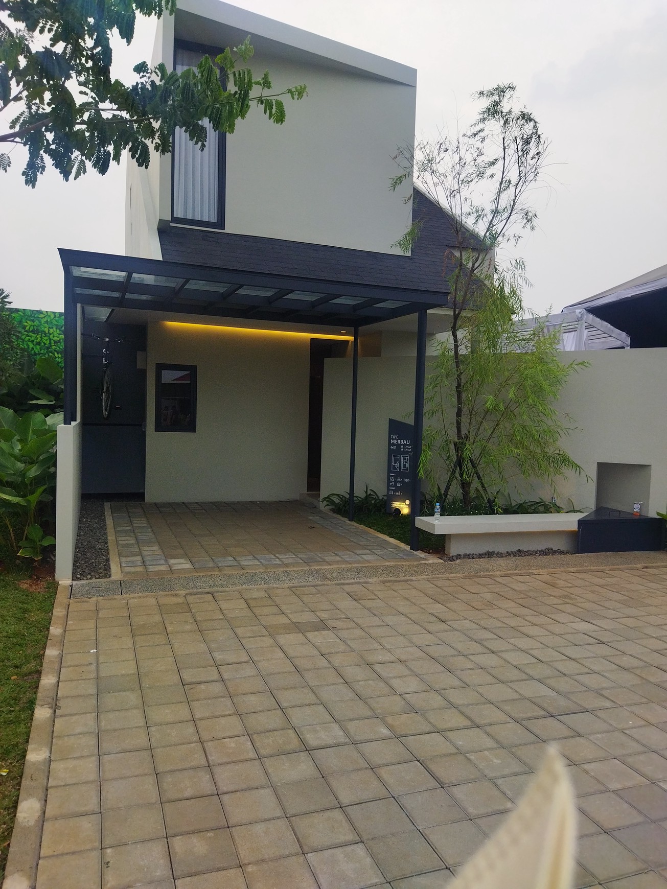 Rumah Resort Unik Dengan Taman Dalam Di Atang Sanjaya Bogor