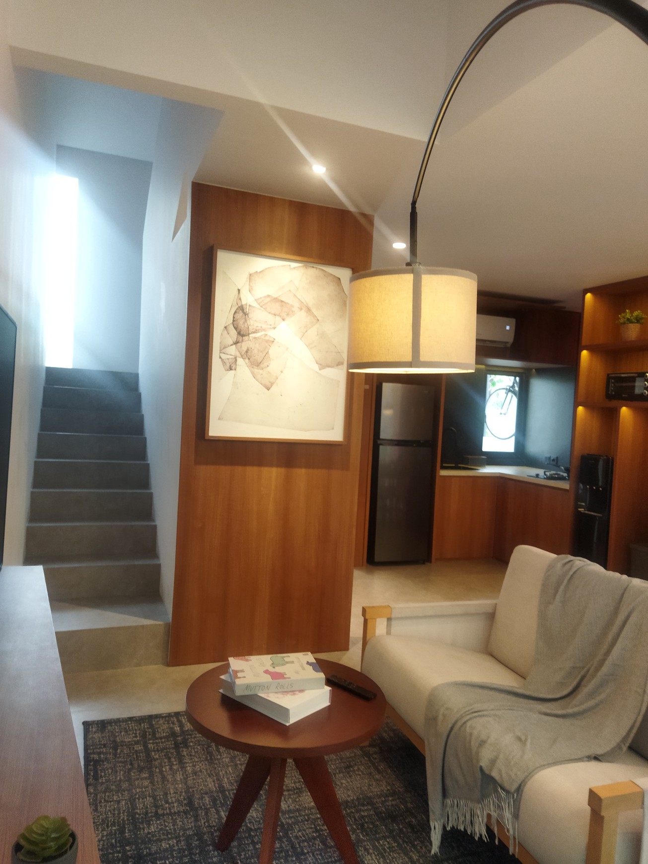 Rumah Resort Unik Dengan Taman Dalam Di Atang Sanjaya Bogor