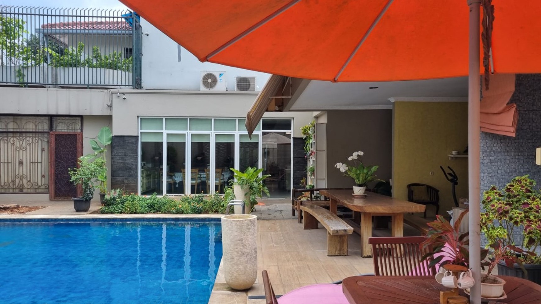 Rumah Bagus Bebas Banjir 2 Lantai Ada Swimming Pool di Jalan Bangka Mampang Prapatan Jakarta Selatan