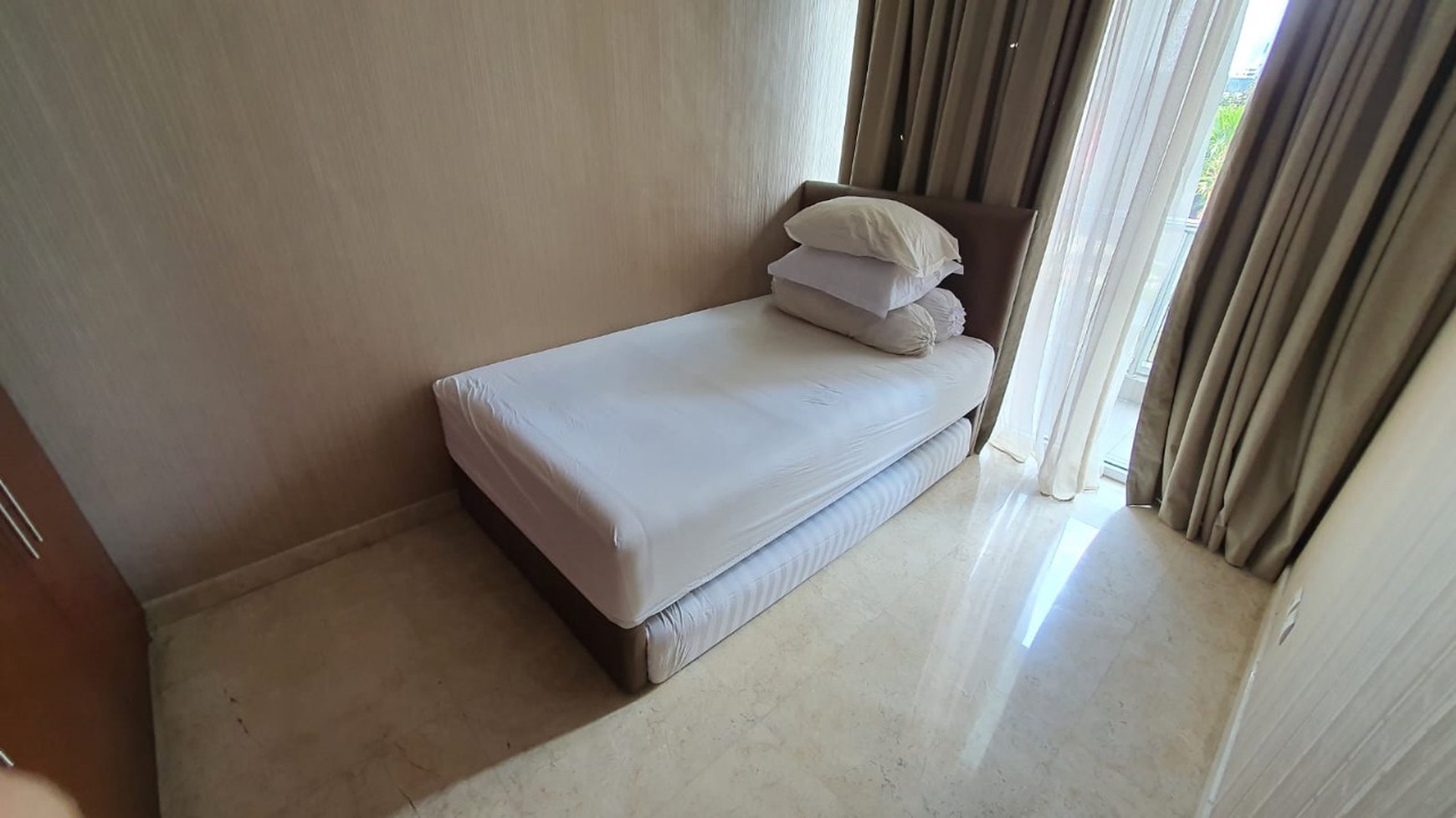 Dijual Apartment 3+1 BR Empyreal Lantai 3 Jl. Epicentrum Boulevard Barat Karet Kuningan Setiabudi Jakarta Selatan