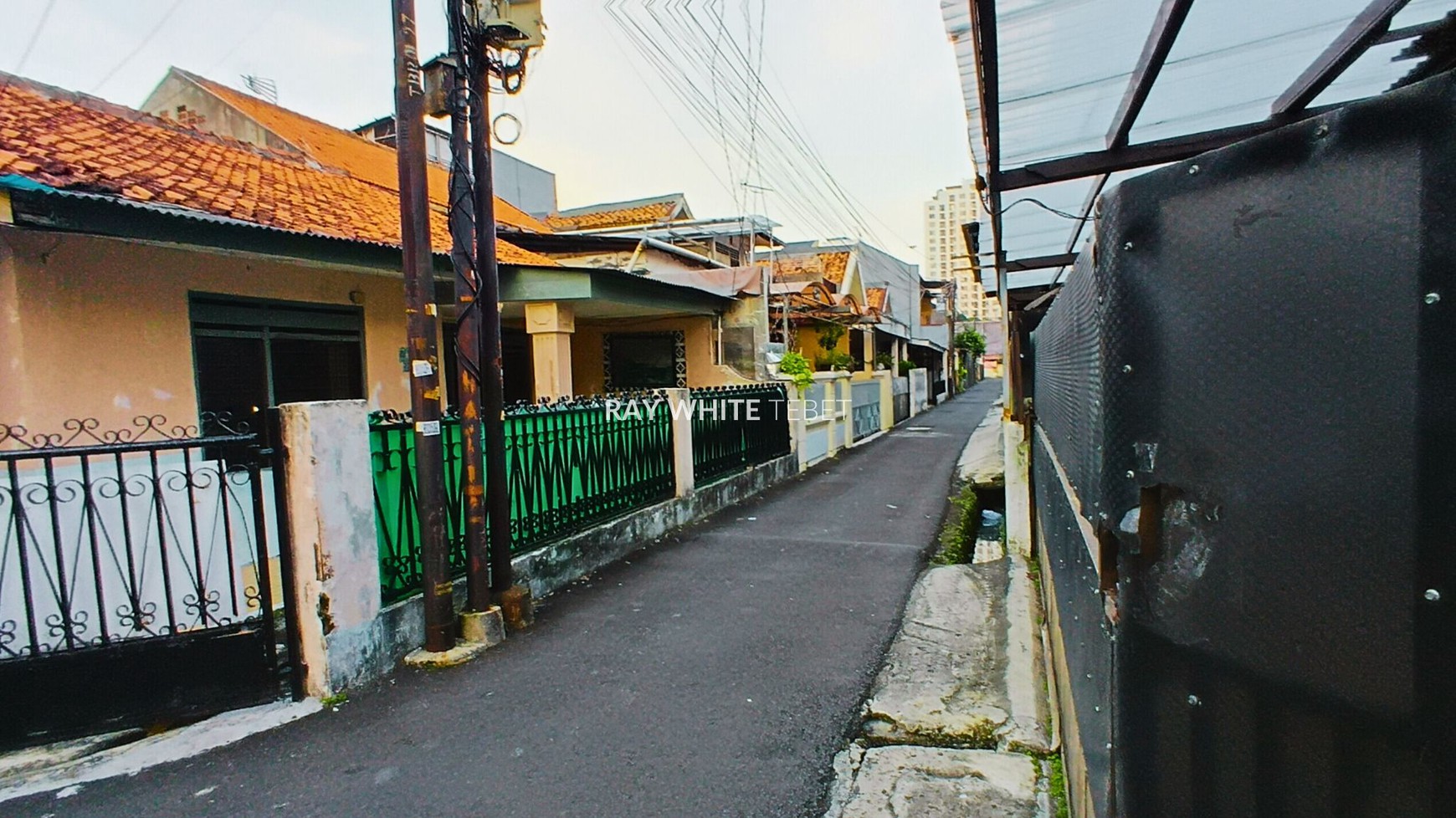 Rumah Hook Hitung Tanah di Tebet Dalam - SHM, Lokasi Strategis
