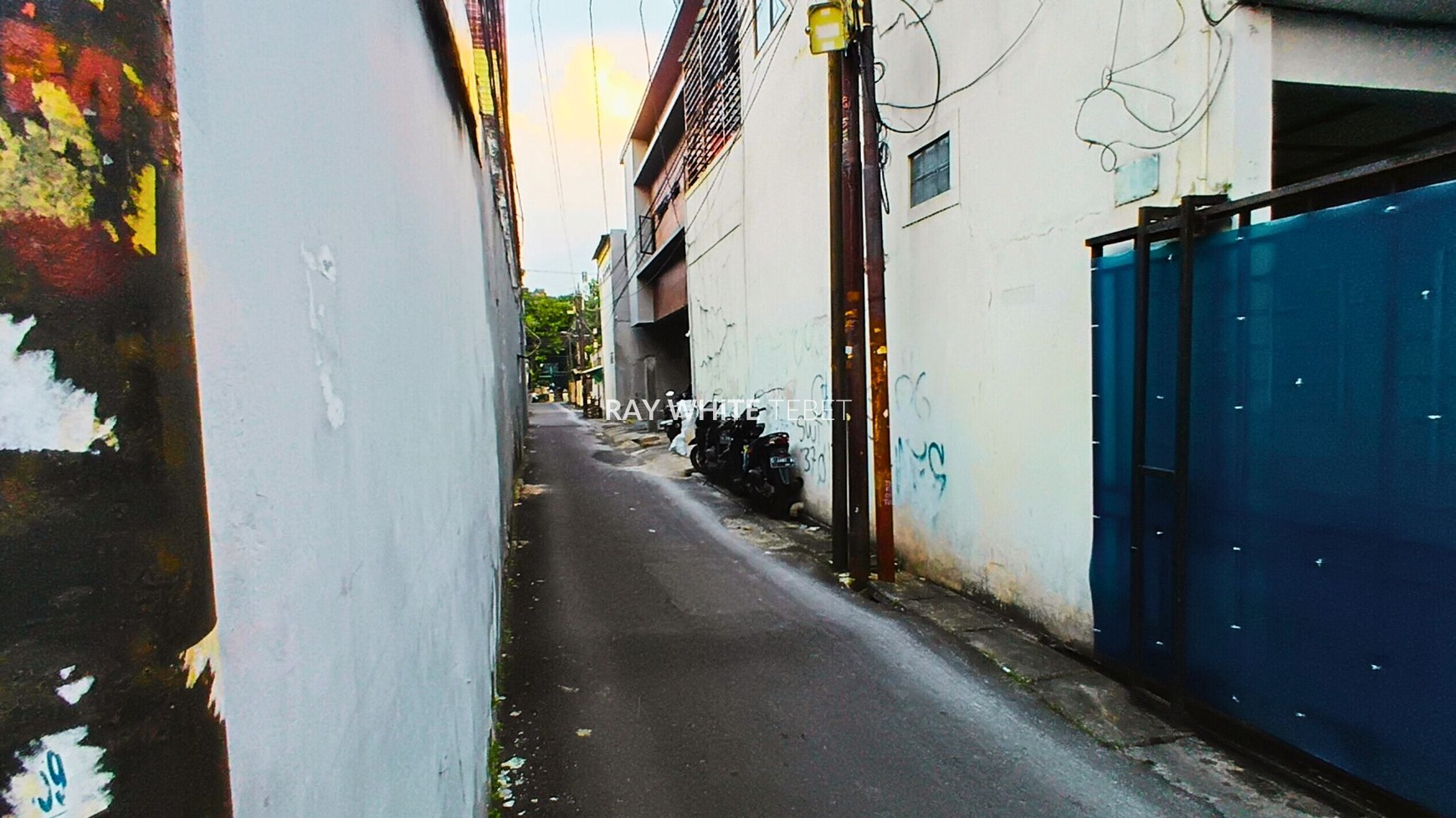 Rumah Hook Hitung Tanah di Tebet Dalam - SHM, Lokasi Strategis