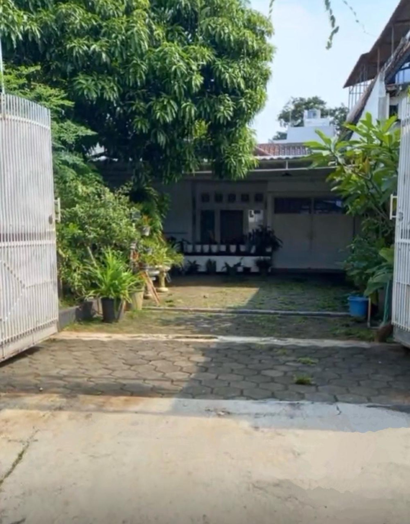Rumah Bagus DI Jl H Kelik Kelapa Dua Joglo Jakarta Barat.